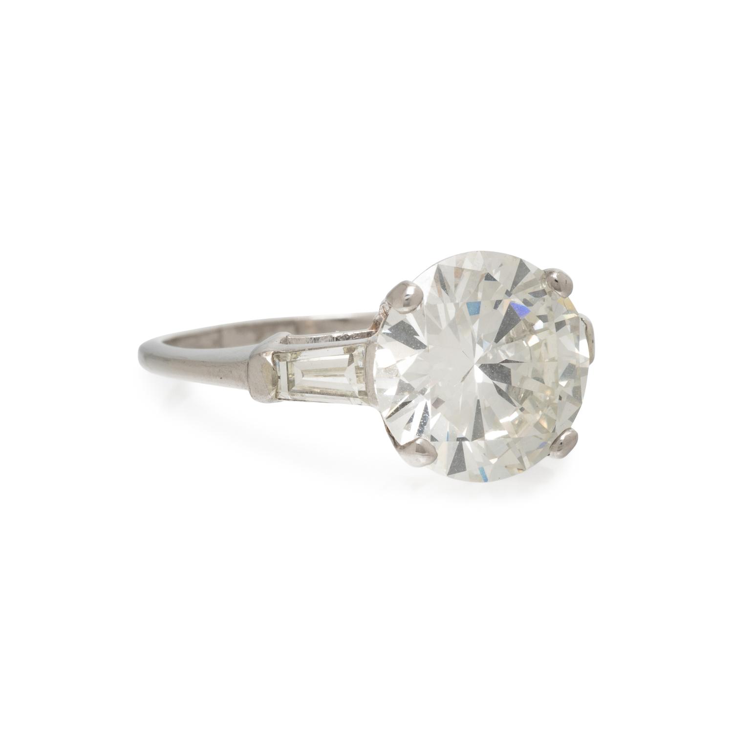 DIAMOND RING
