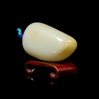 A Chinese Jade Pebble-Form Snuff Bottle, 18th/19th Century 清中期 白玉鼻烟壺