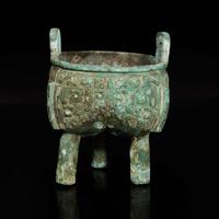 A Chinese bronze ritual tripod vessel, Liding 青銅鬲鼎 Possibly Late Shang/Western Zhou dynasty ????????