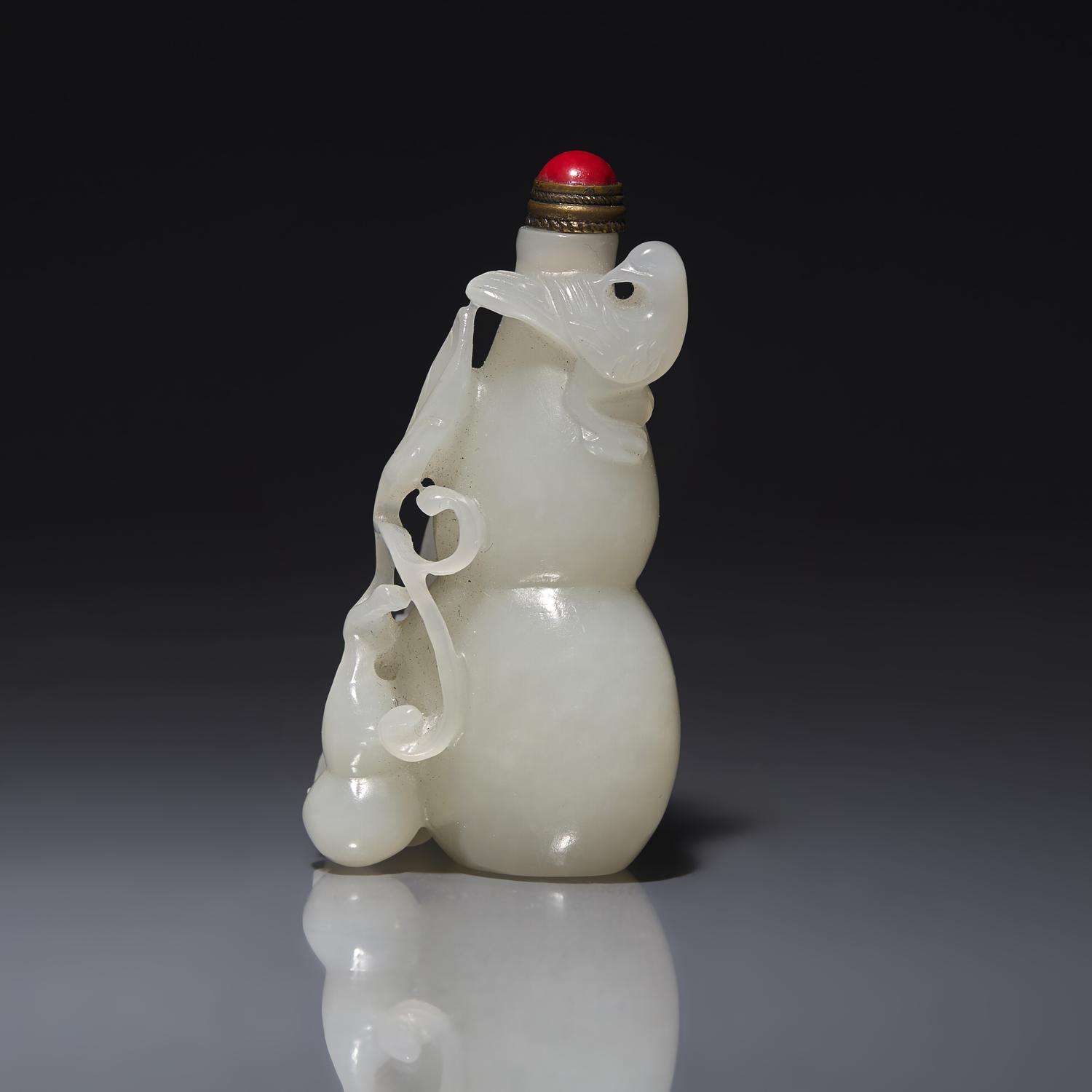 A Chinese White Jade 'Gourds' Snuff Bottle 白玉葫蘆式鼻烟壺