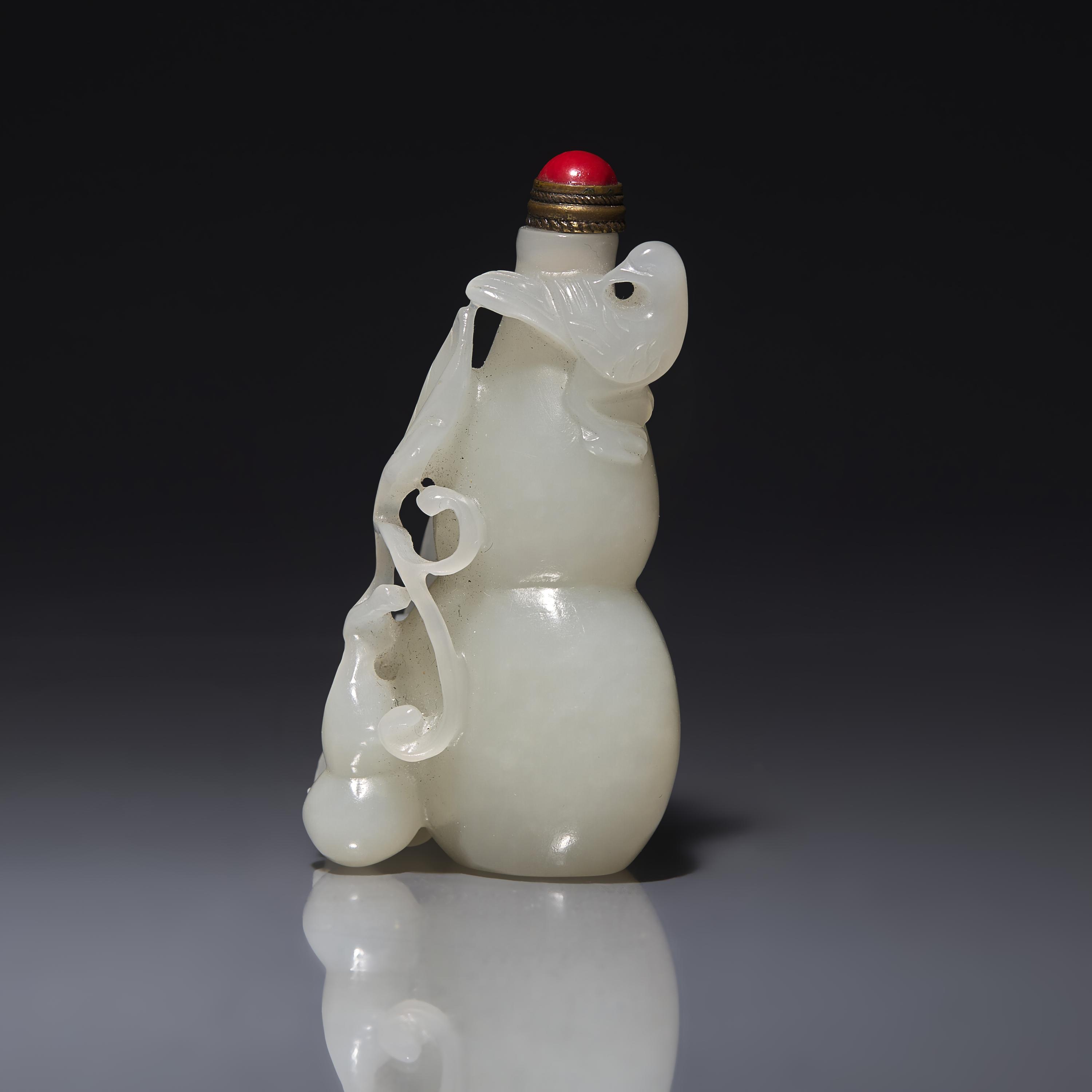 A Chinese White Jade 'Gourds' Snuff Bottle 白玉葫蘆式鼻烟壺
