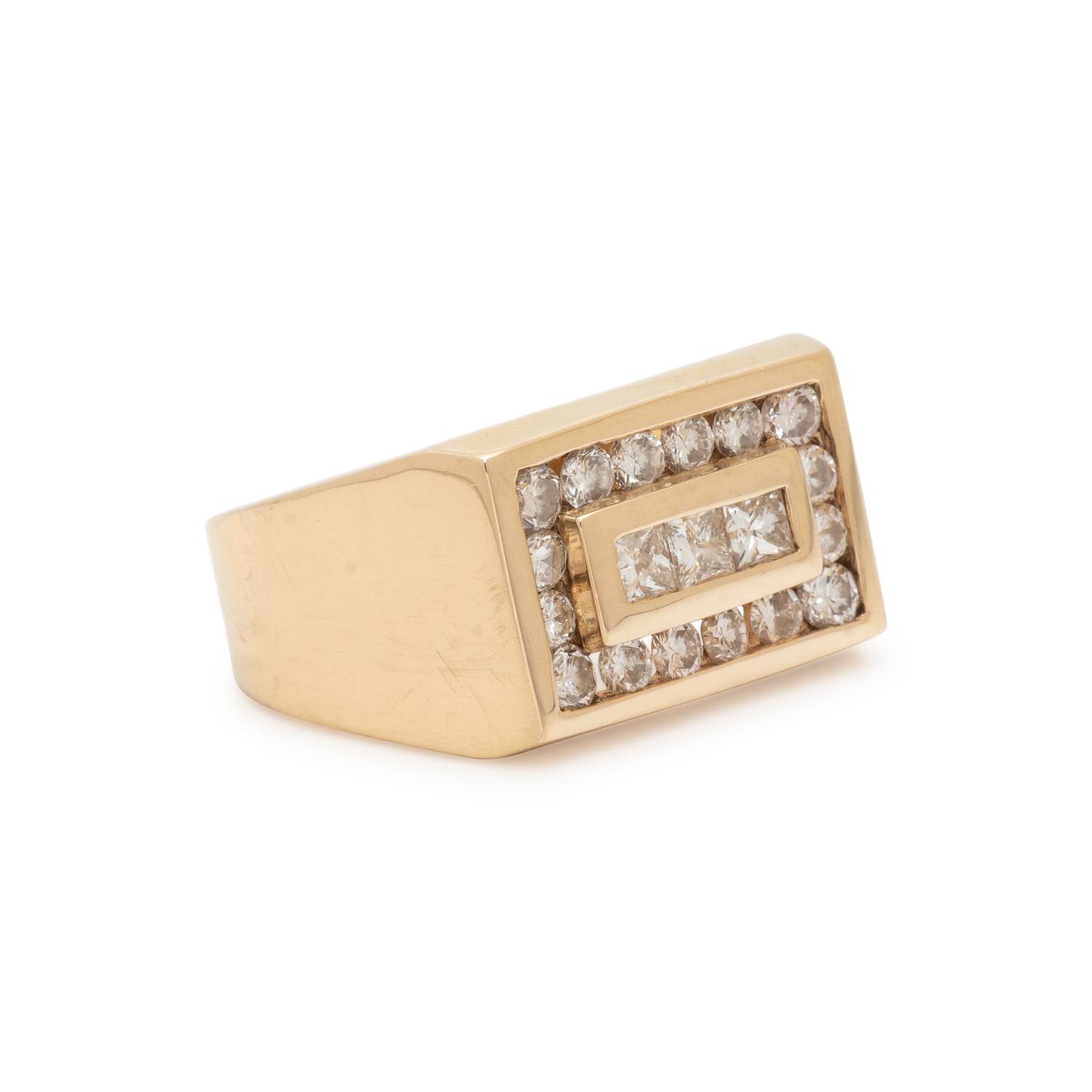 YELLOW GOLD AND DIAMOND RING