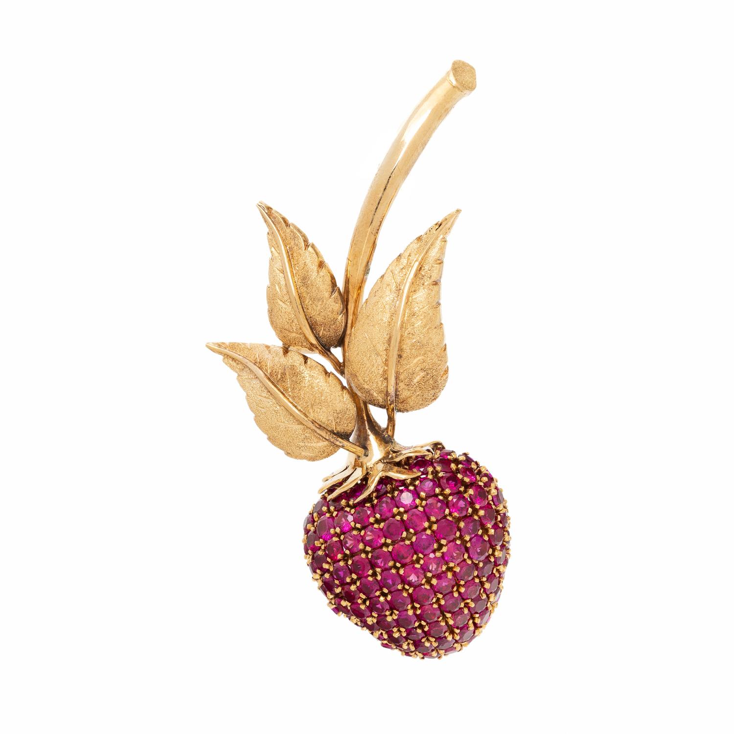 SYNTHETIC RUBY AND YELLOW GOLD STRAWBERRY BROOCH