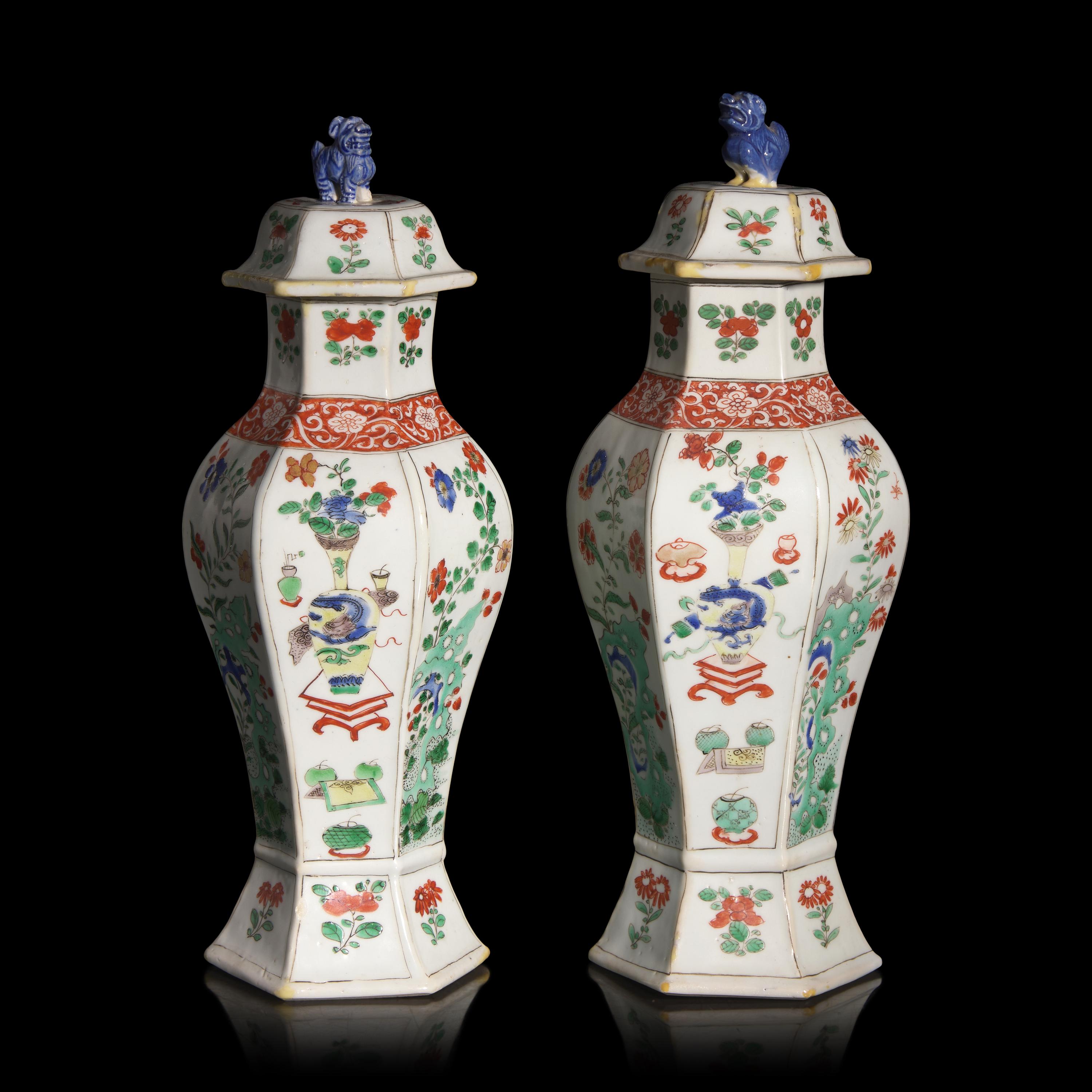 An Associated Pair of Chinese Famille Verte Covered Vases, Kangxi Period — 清康熙 素三彩博古圖六方罐一對