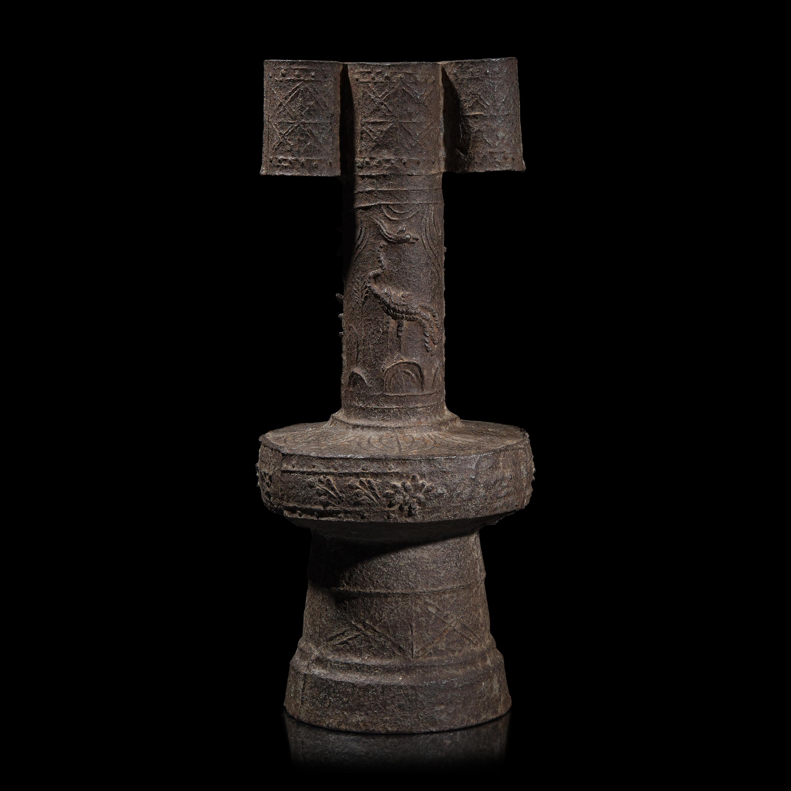 A Rare Chinese Cast Iron "Arrow Vase", Touhu, Yuan-Ming Dynasty 元-明 鑄鐵植物紋投壺