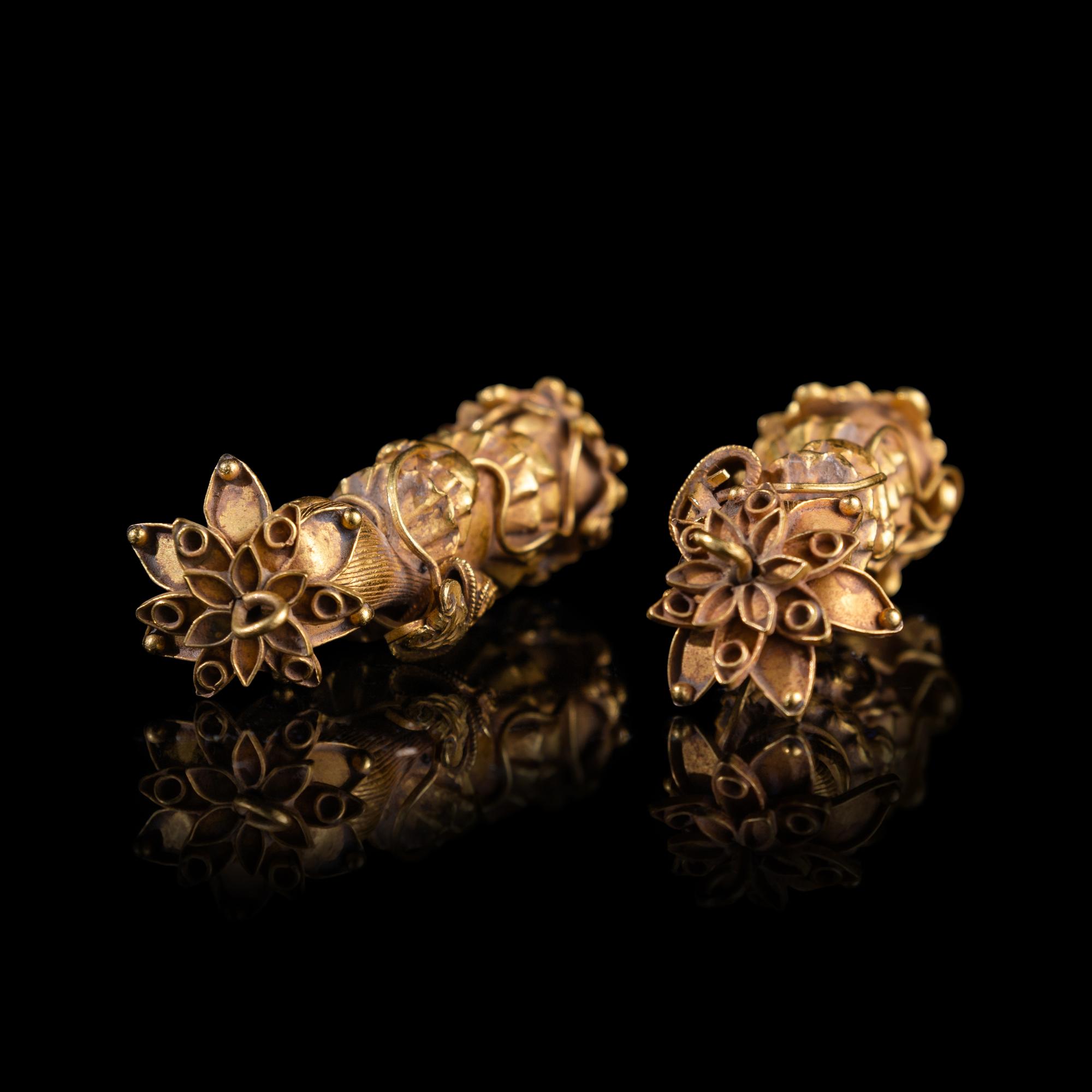 A Pair of Chinese Gold 'Lady Mao' Immortal Earring Pendants, Erzhui, Ming Dynasty 明 金毛女耳墜一對