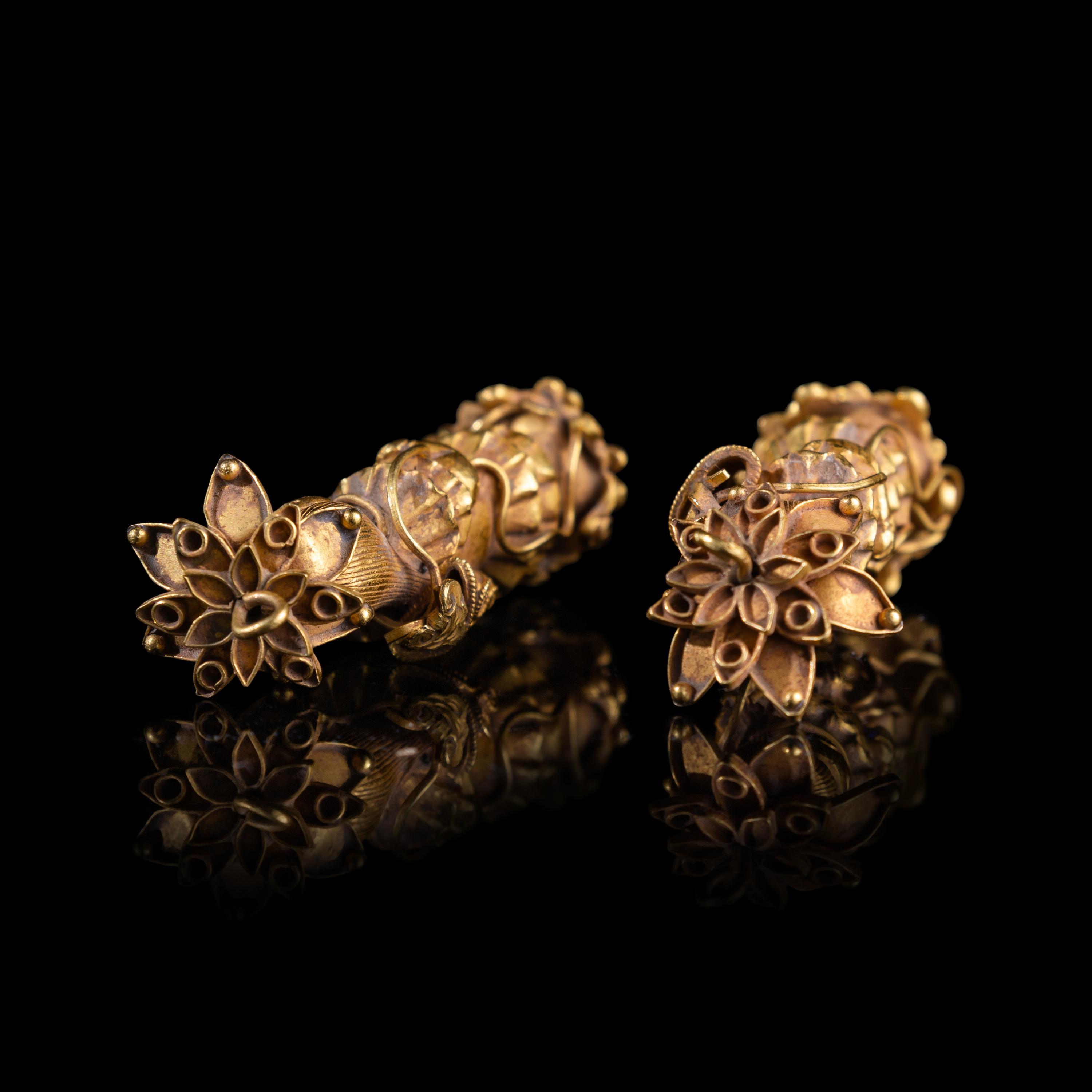 A Pair of Chinese Gold 'Lady Mao' Immortal Earring Pendants, Erzhui, Ming Dynasty 明 金毛女耳墜一對