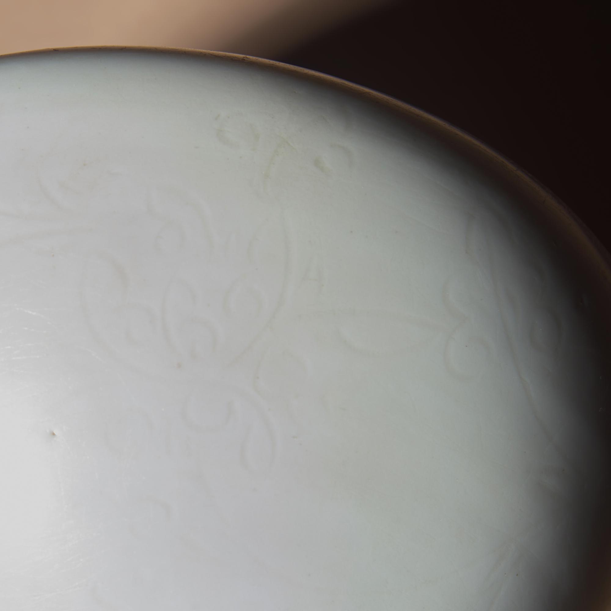 A Rare Chinese Blanc-de-Chine Porcelain Oil Lamp and Stand, Mid 17th-Early 18th Century — 清早期 德化白瓷暗刻花卉紋帶座油燈