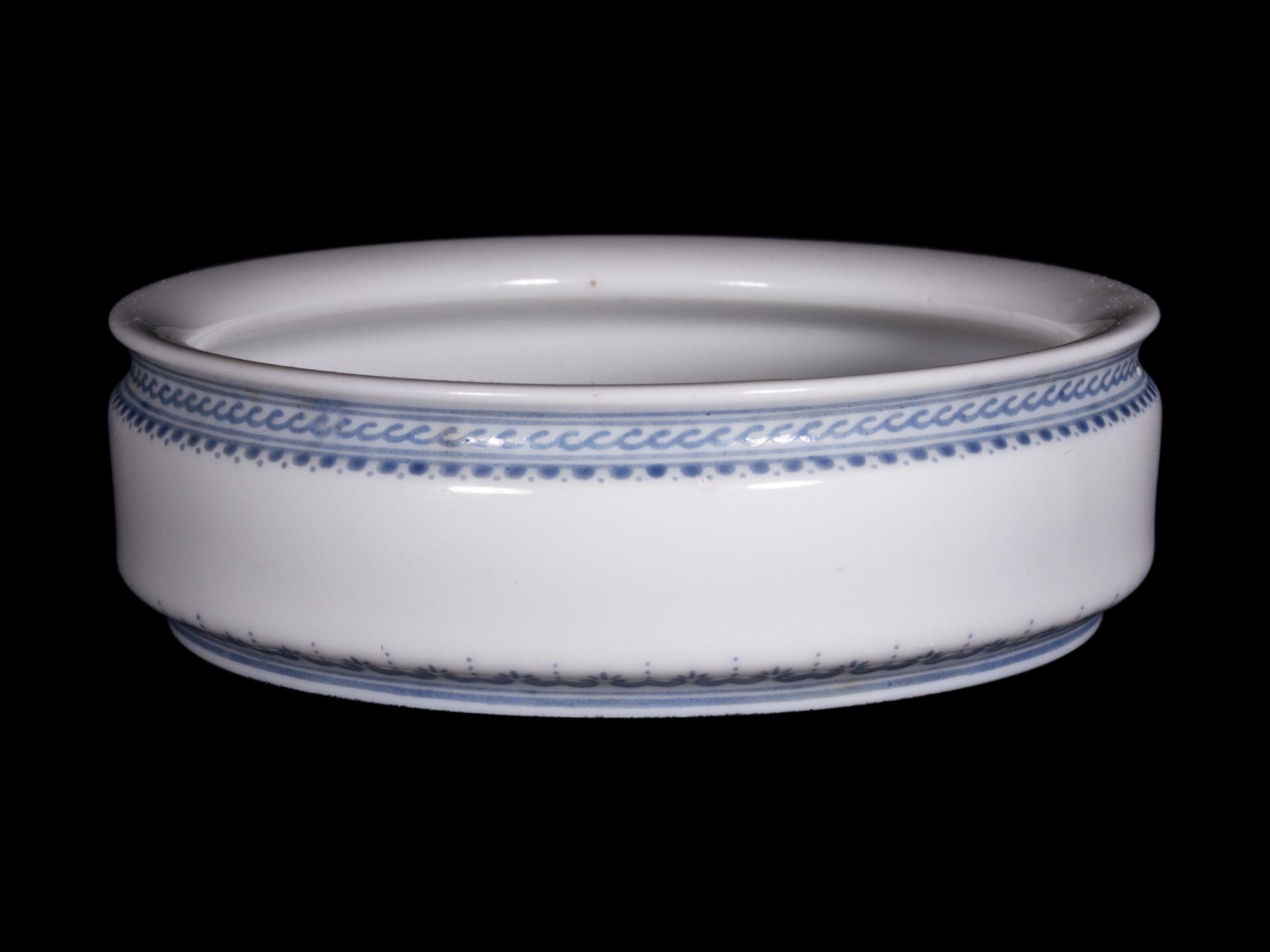 A Chinese Qianjiang Enameled Porcelain Brush Washer