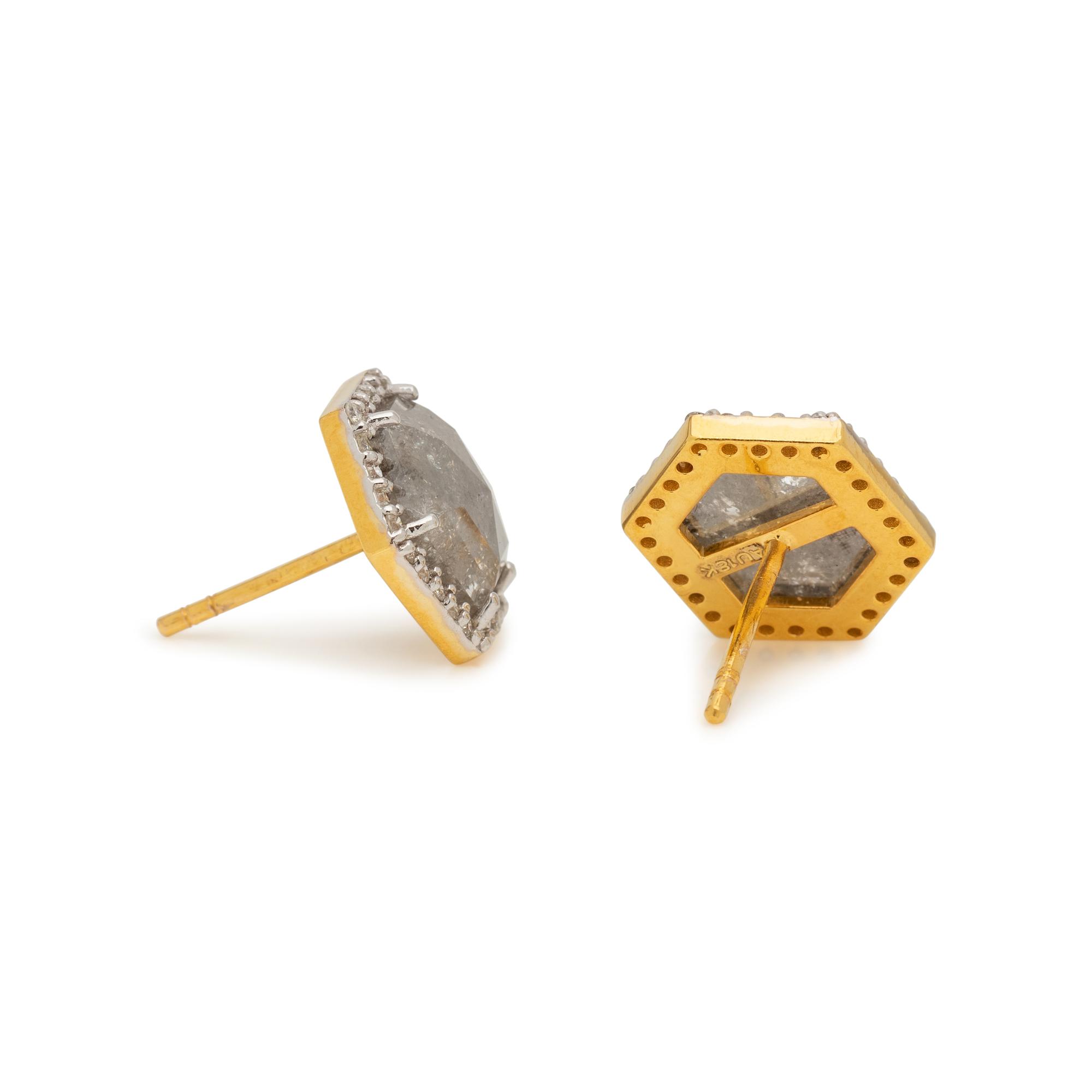 COLORED DIAMOND AND DIAMOND STUD EARRINGS