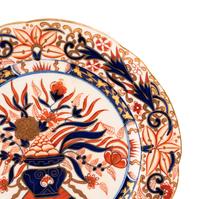 A Set of Eight English Imari Palette Porcelain Plates