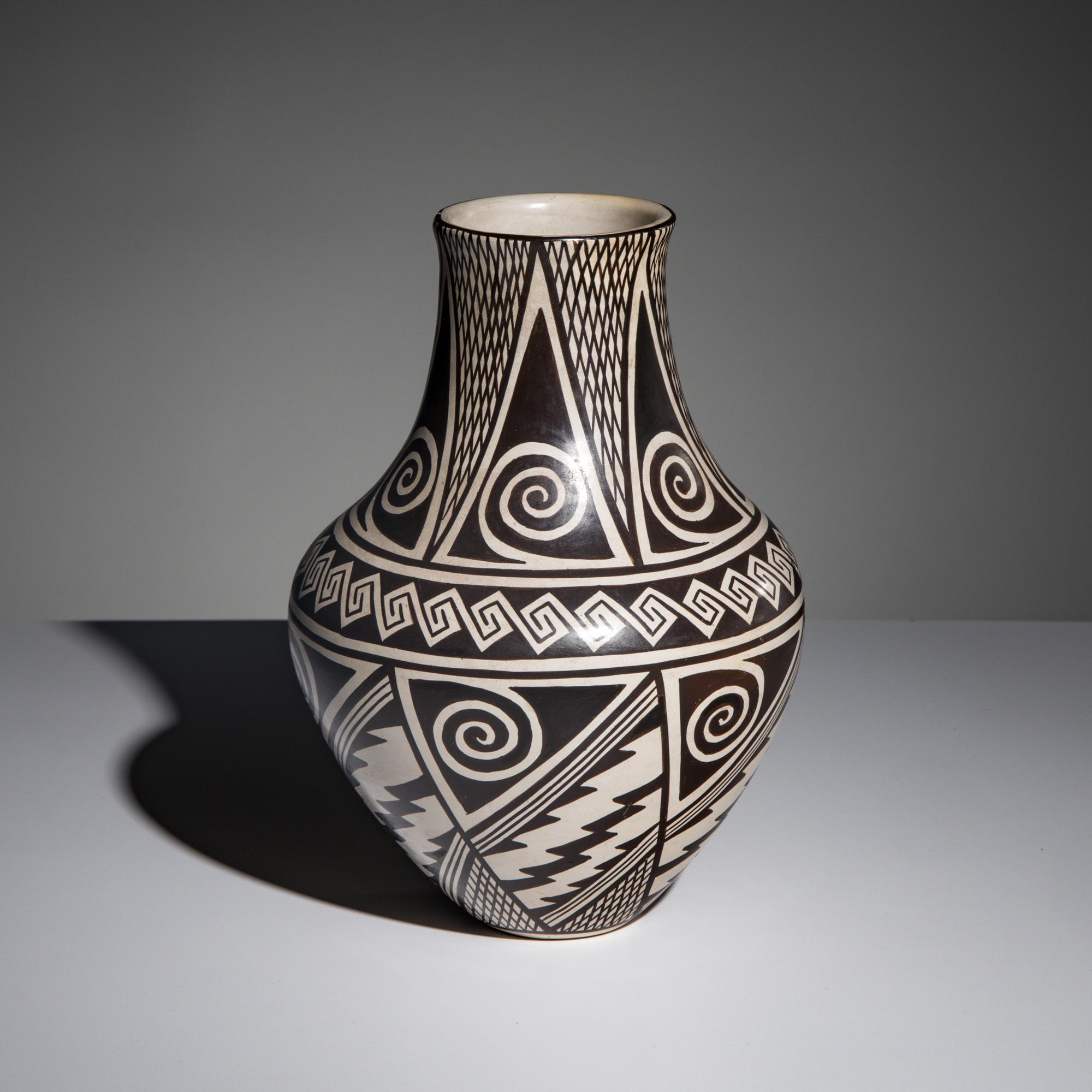 Helen Naha (Hopi-Tewa, 1922-1993) — Pottery Jar, Awatovi Star Design