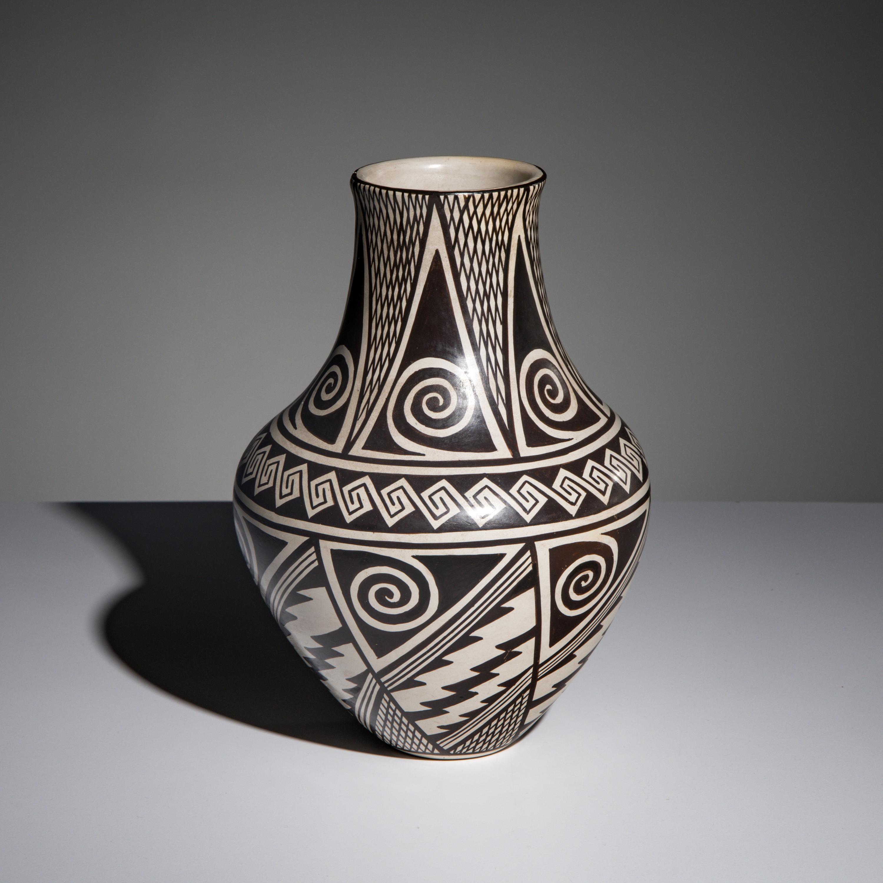 Helen Naha (Hopi-Tewa, 1922-1993) — Pottery Jar, Awatovi Star Design