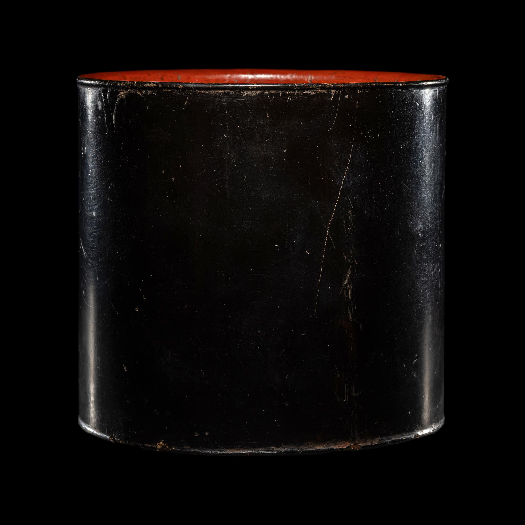 A Chinese Black and Red Lacquered Brushpot, Bitong, Wanli Mark 萬曆丙午（1606）款黑漆素面筆筒