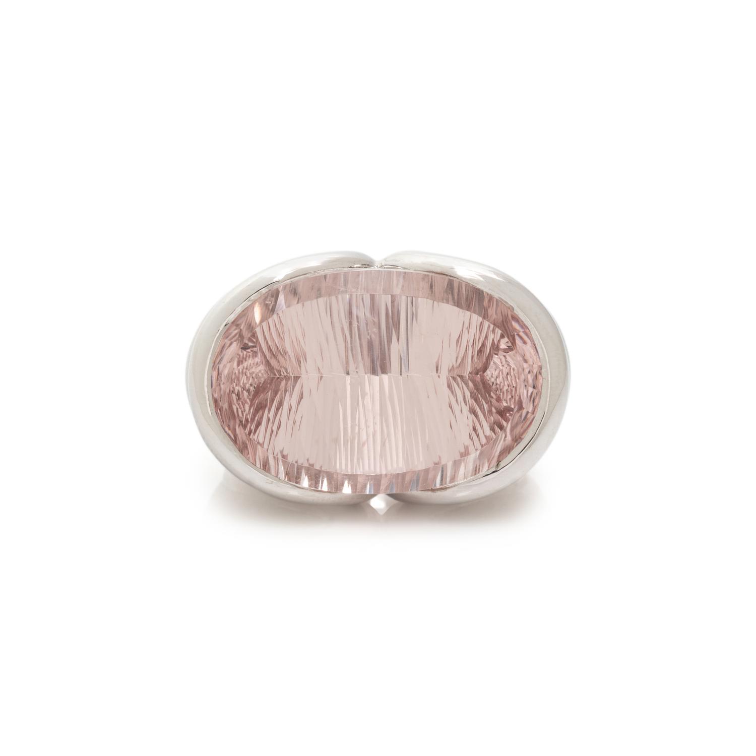 WHITE GOLD AND ROSE QUARTZ RING