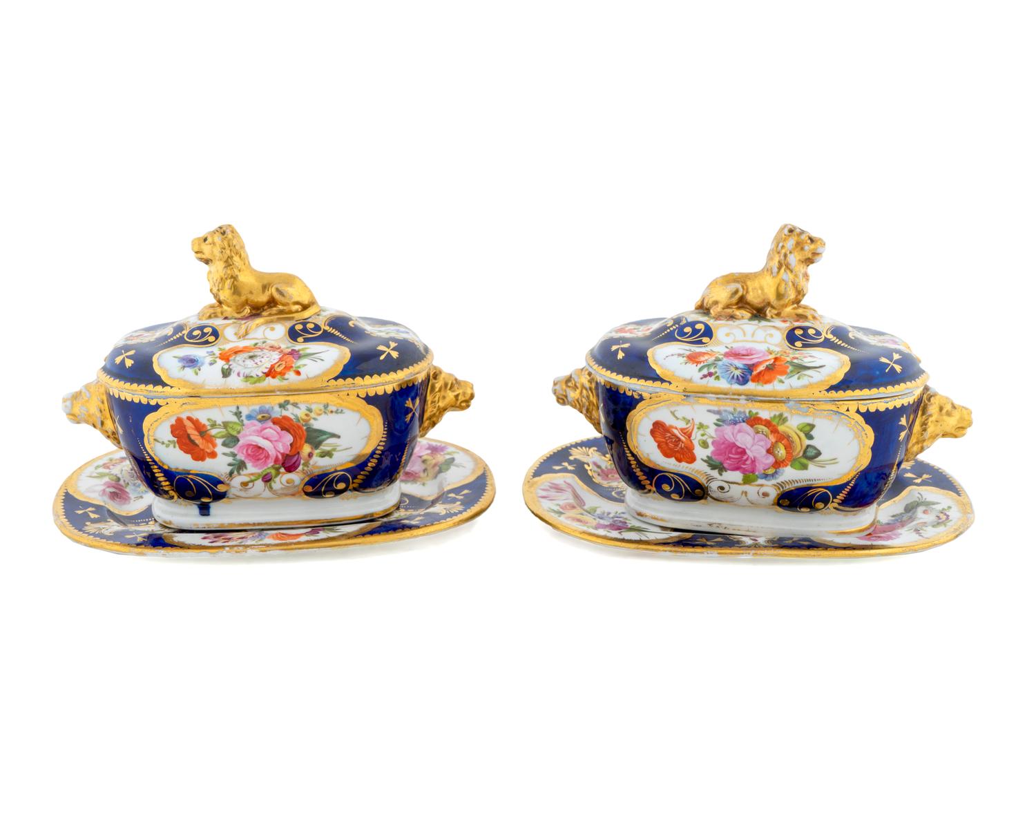 A Pair of Worcester Porcelain Covered Sauce Boats with Undertrays — 19TH CENTURY