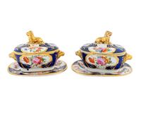 A Pair of Worcester Porcelain Covered Sauce Boats with Undertrays — 19TH CENTURY