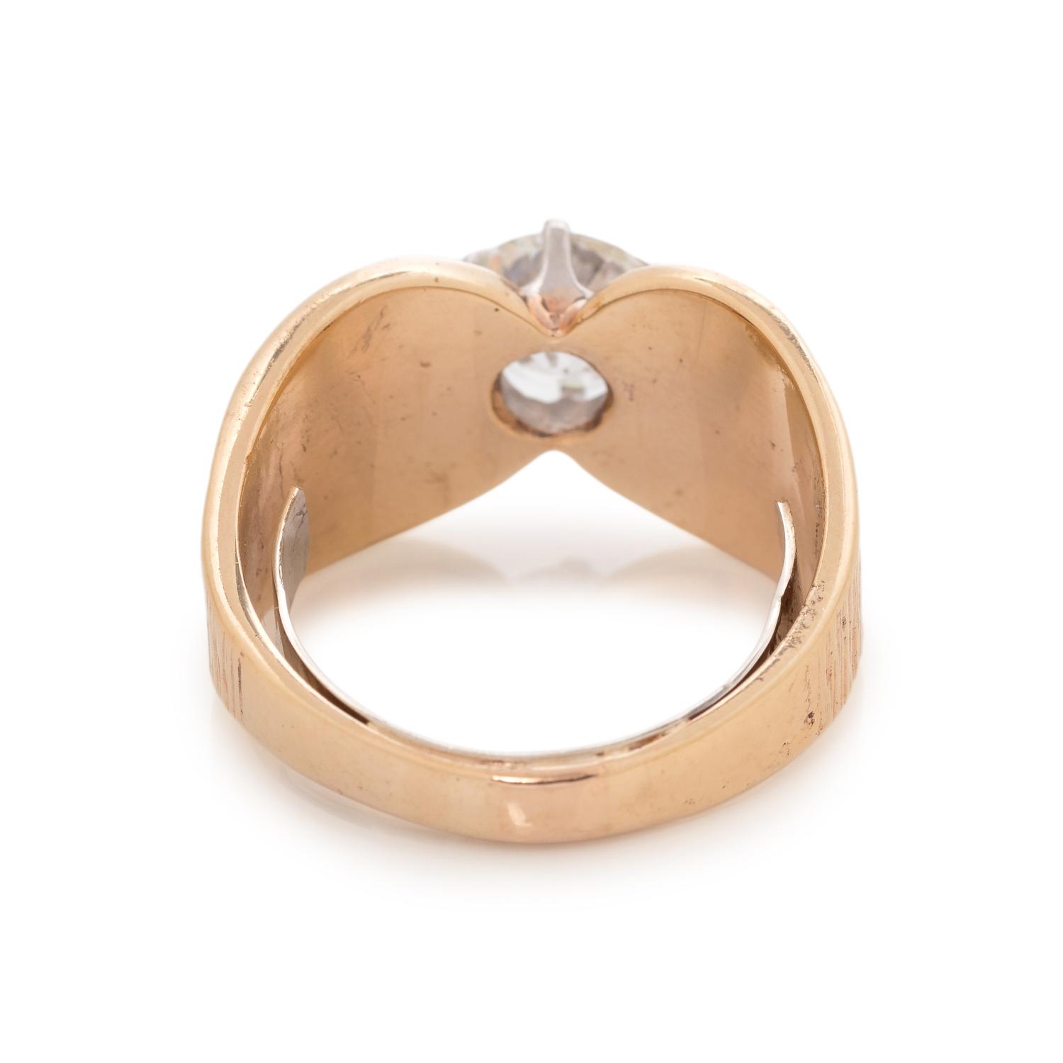 YELLOW GOLD AND DIAMOND RING