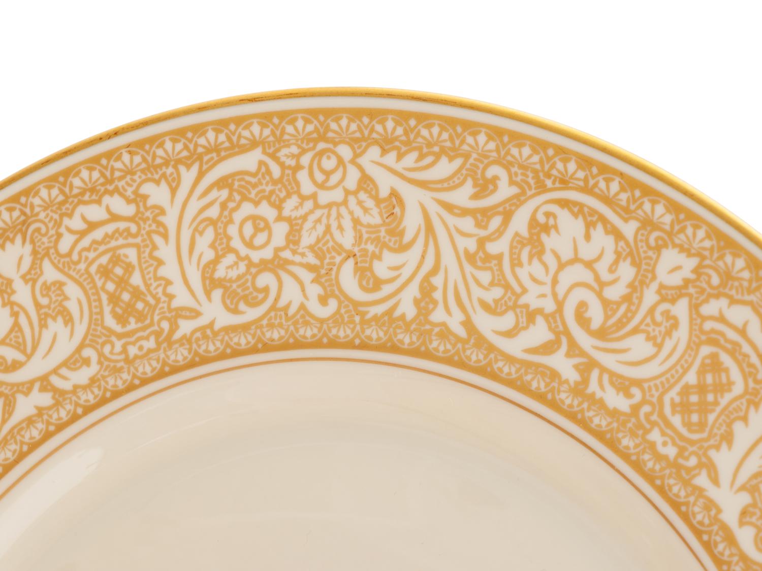 A Franciscan Porcelain Dinner Service