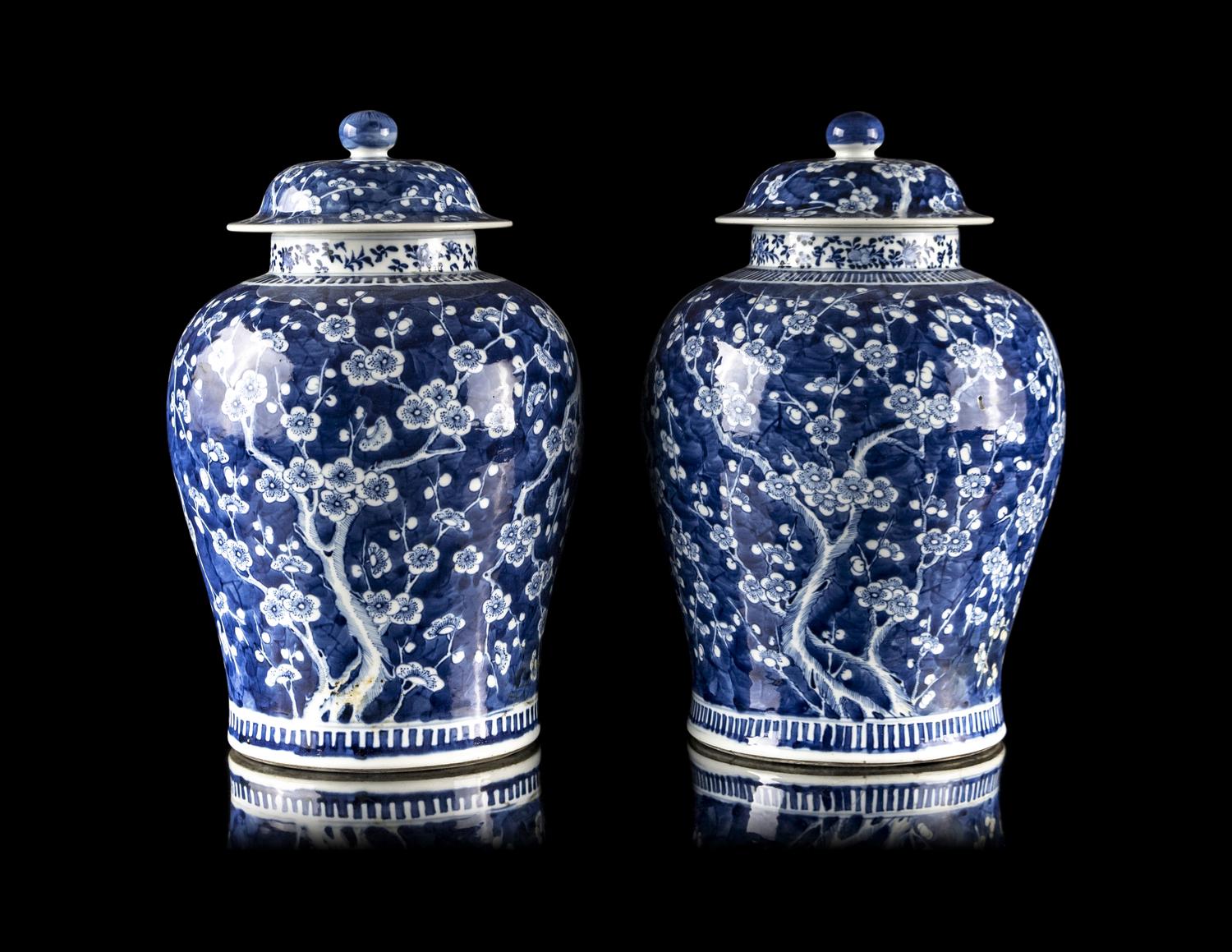 A Pair of Chinese Blue and White Porcelain 'Ice Crackles and Prunus' Covered Jars