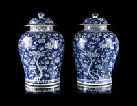 A Pair of Chinese Blue and White Porcelain 'Ice Crackles and Prunus' Covered Jars