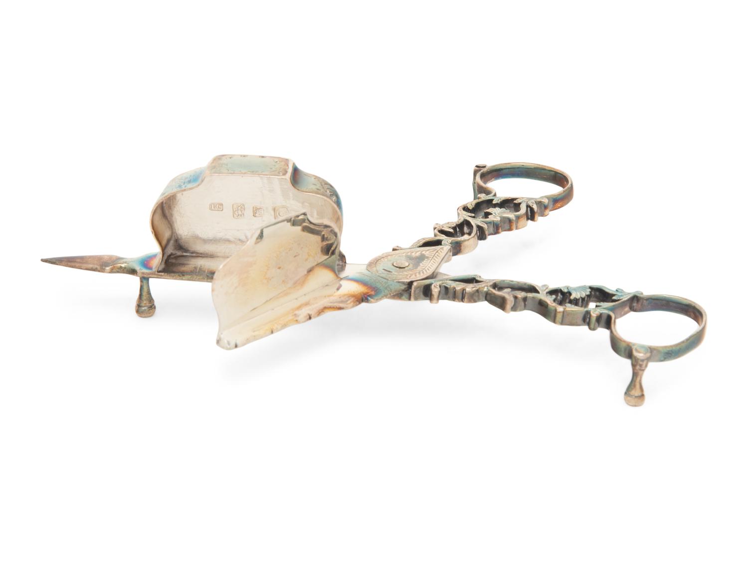 A George III Silver Wick Trimmer