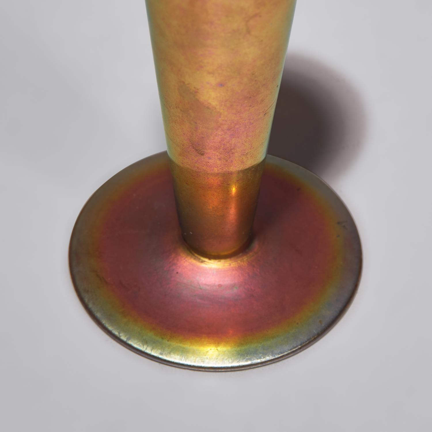Bud vase for DeVilbiss