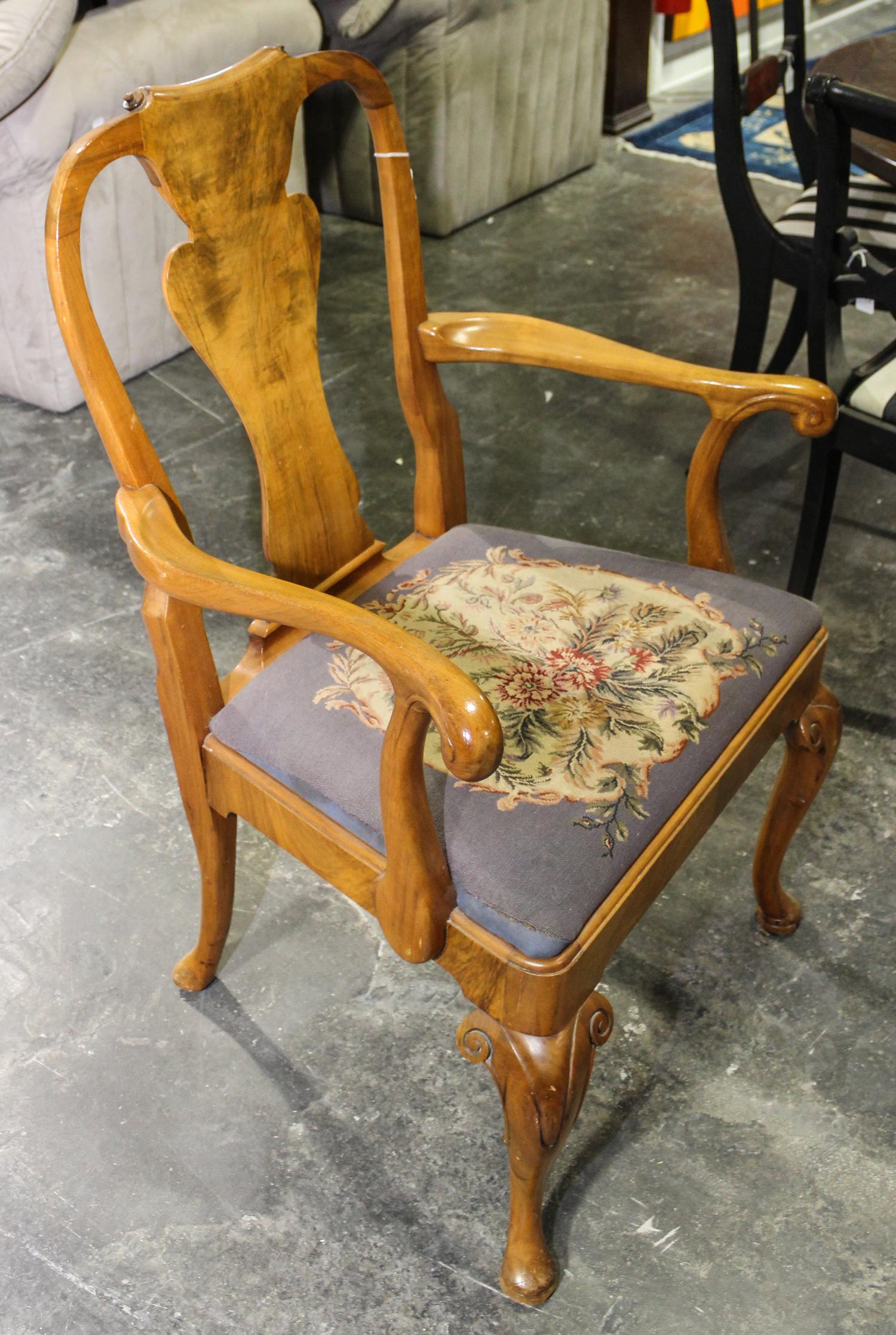 A Set of Eight Queen Anne Dining Chairs Height 39 1/2 inches. — FIRST HALF 20th CENTURY