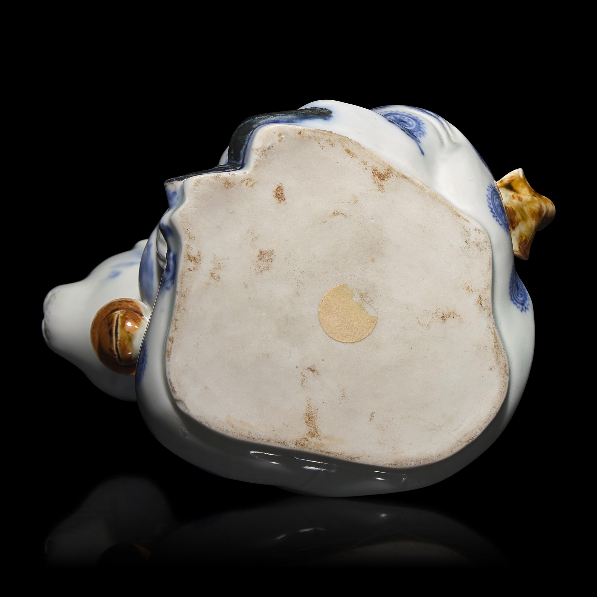 A Japanese Hirado Porcelain 'Boy and Puppy' Ewer, 19th Century — 日本江戶-明治時期 平戶燒抱犬童子執壺