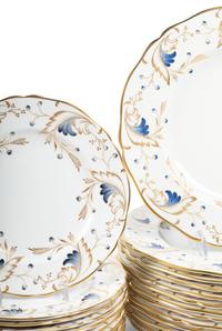 A Grosvenor and Copeland Spode Royce Porcelain Dinner Service