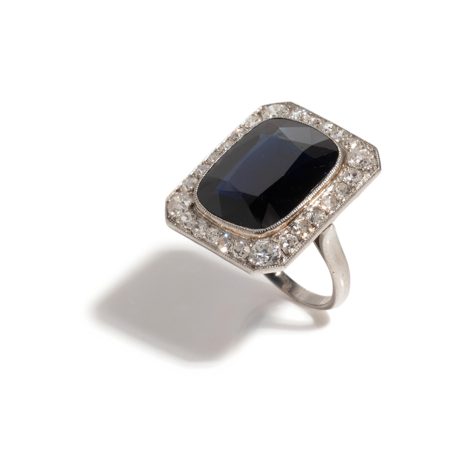ART DECO, SAPPHIRE AND DIAMOND RING