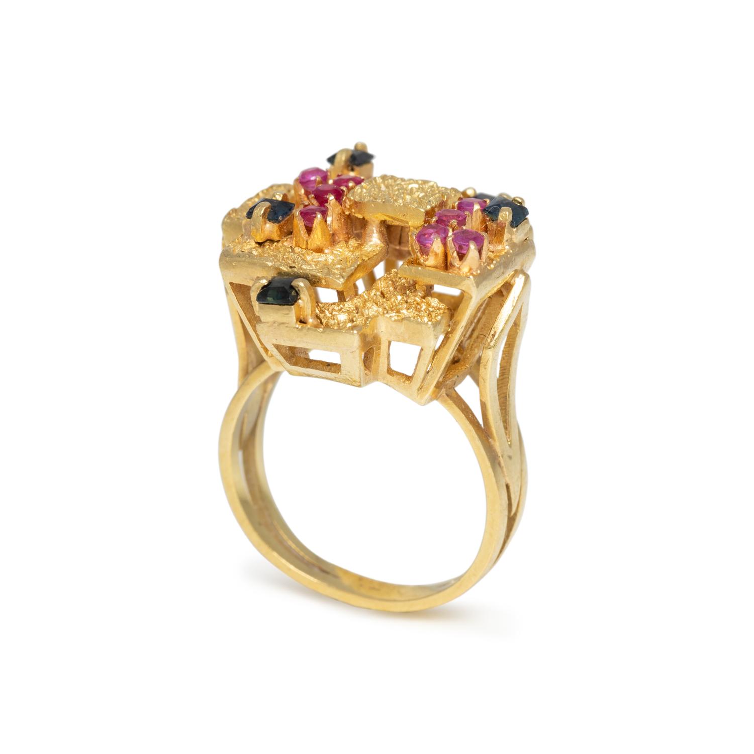 YELLOW GOLD, RUBY AND SAPPHIRE RING