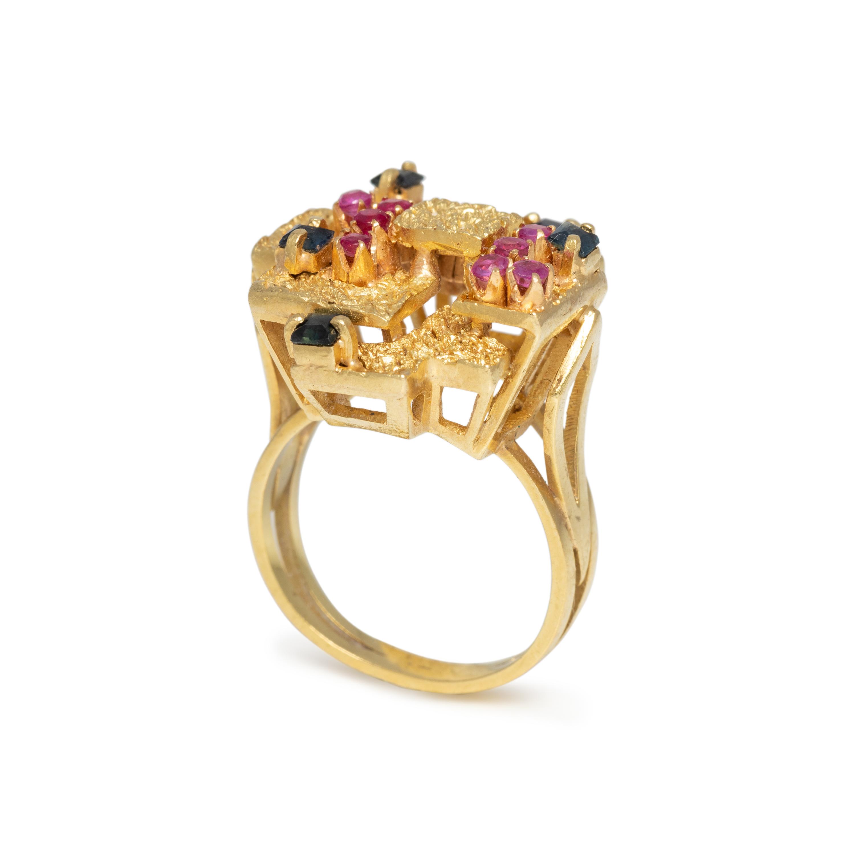 YELLOW GOLD, RUBY AND SAPPHIRE RING
