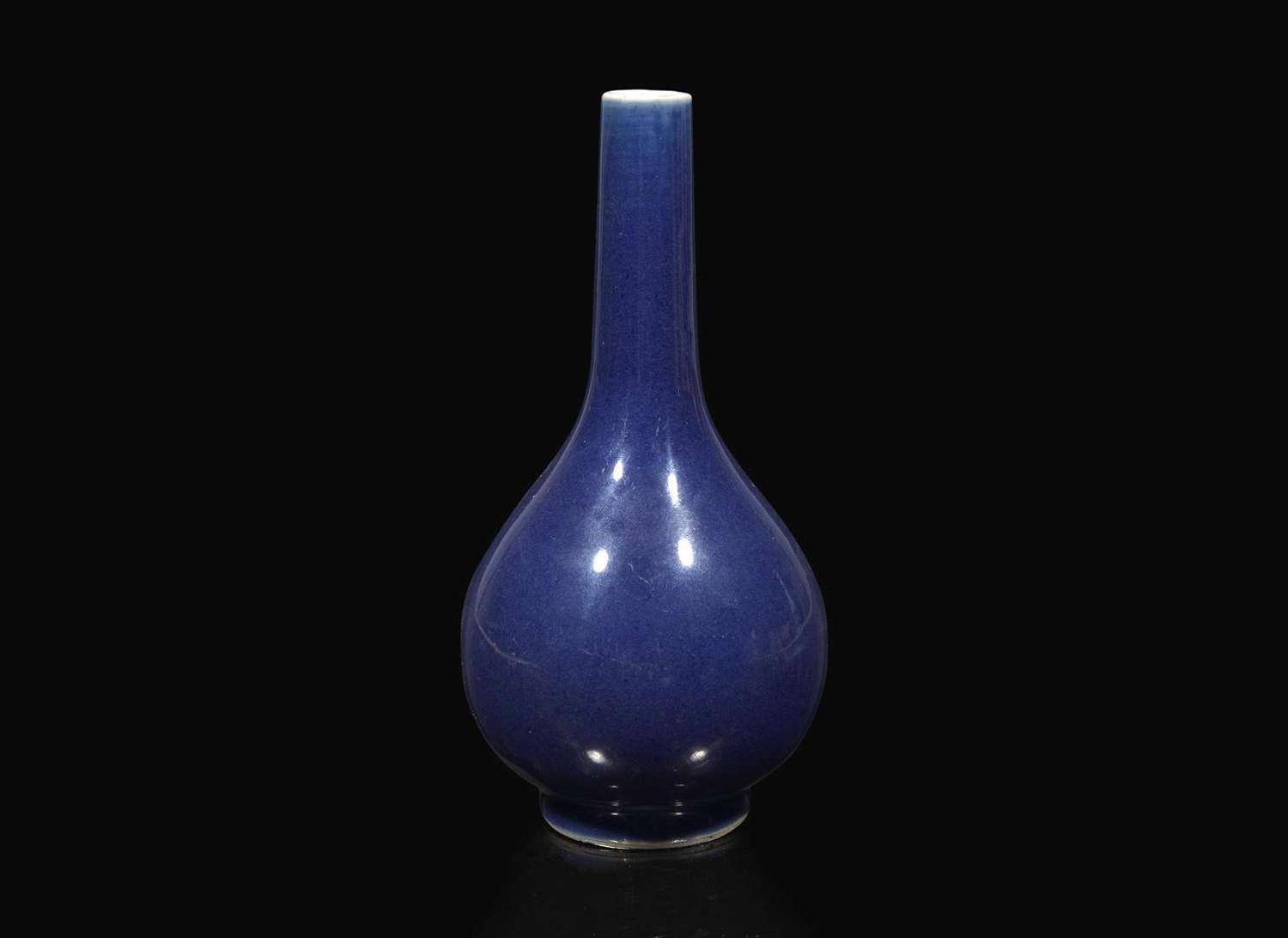 A Chinese cobalt blue-glazed bottle vase, Qing dynasty, 18th century 藍釉膽瓶 清 十八世紀
