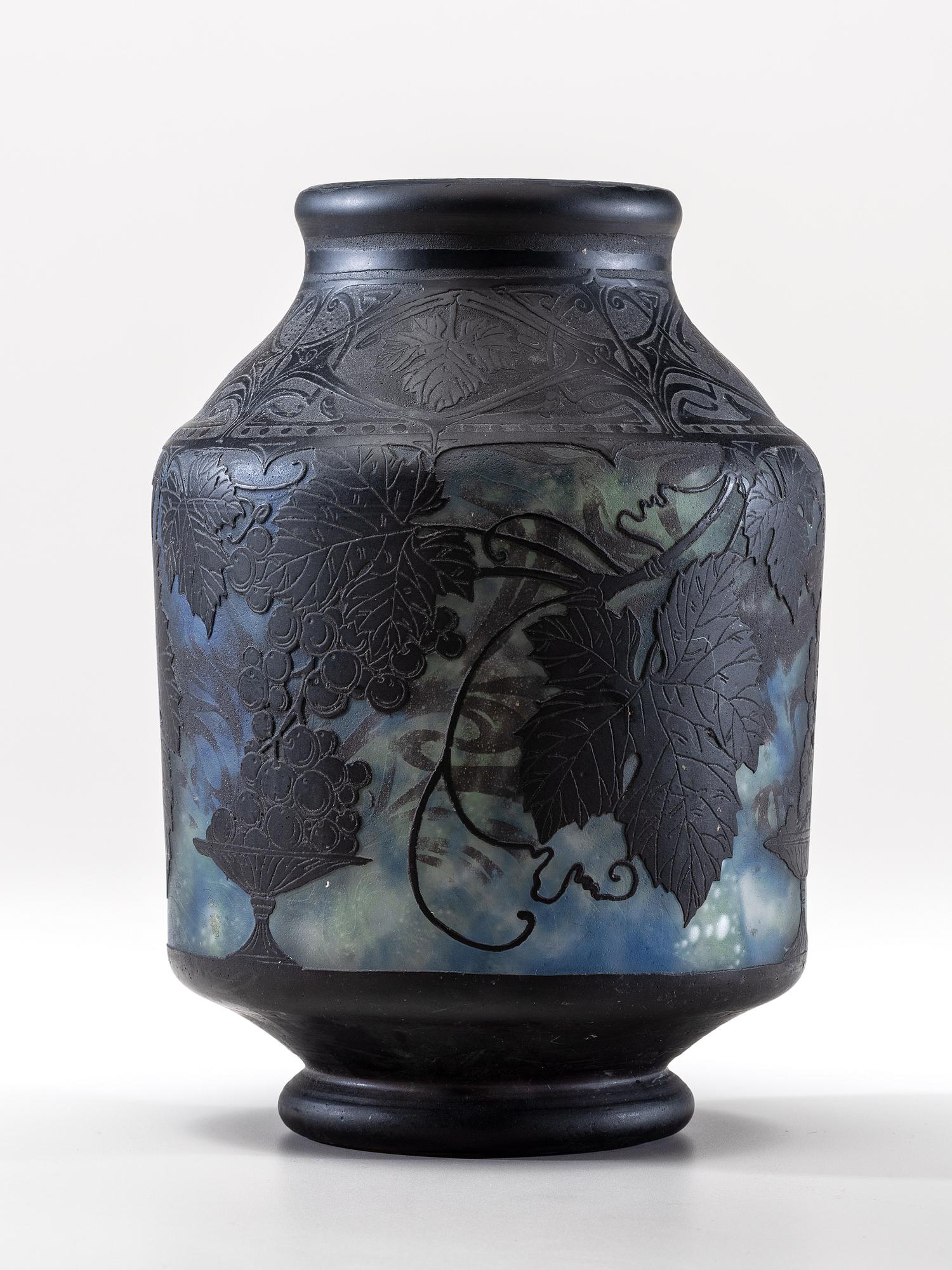 Barrel-Form Vase