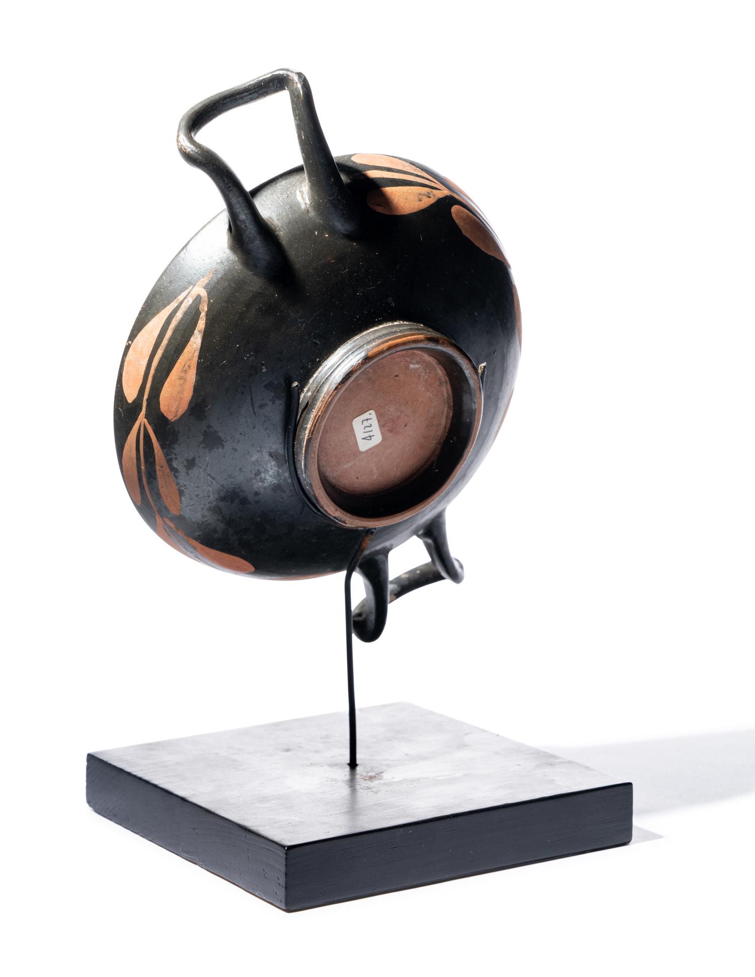 An Apulian Xenon-Ware Kylix