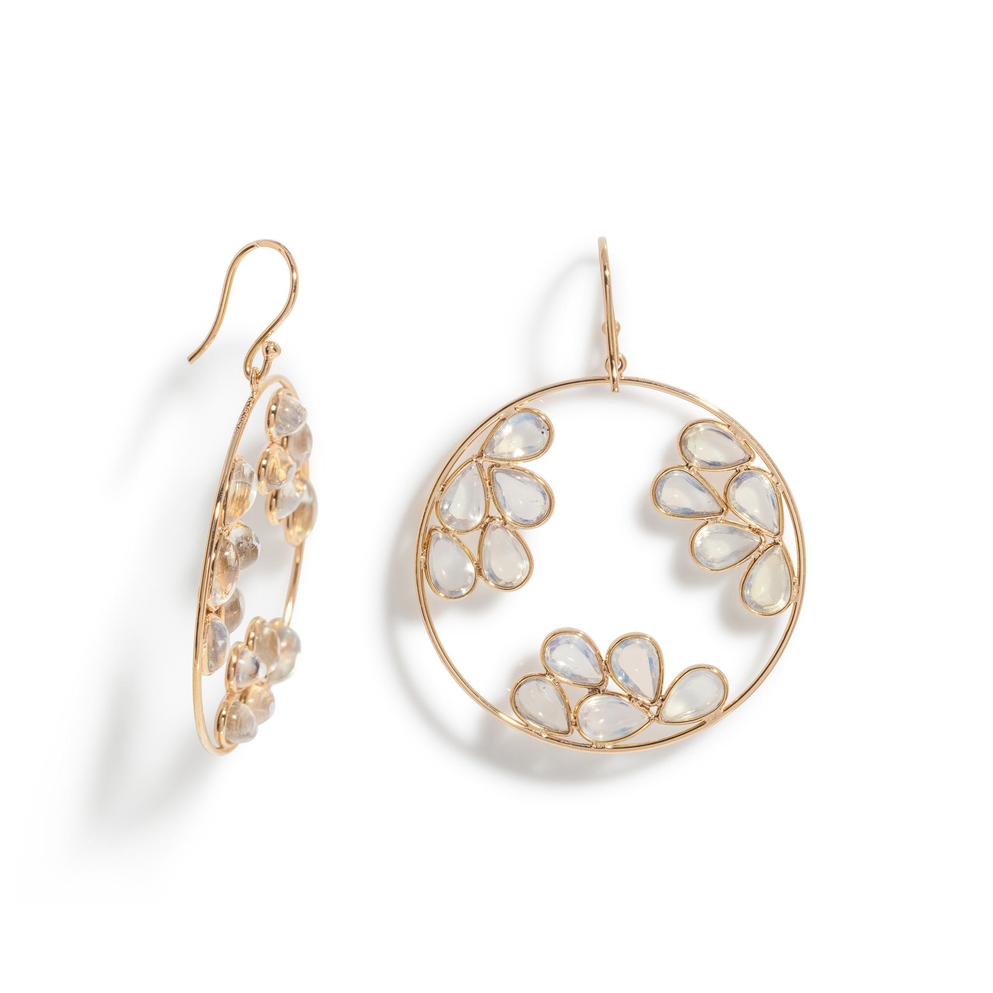 YELLOW GOLD AND MOONSTONE EARRINGS