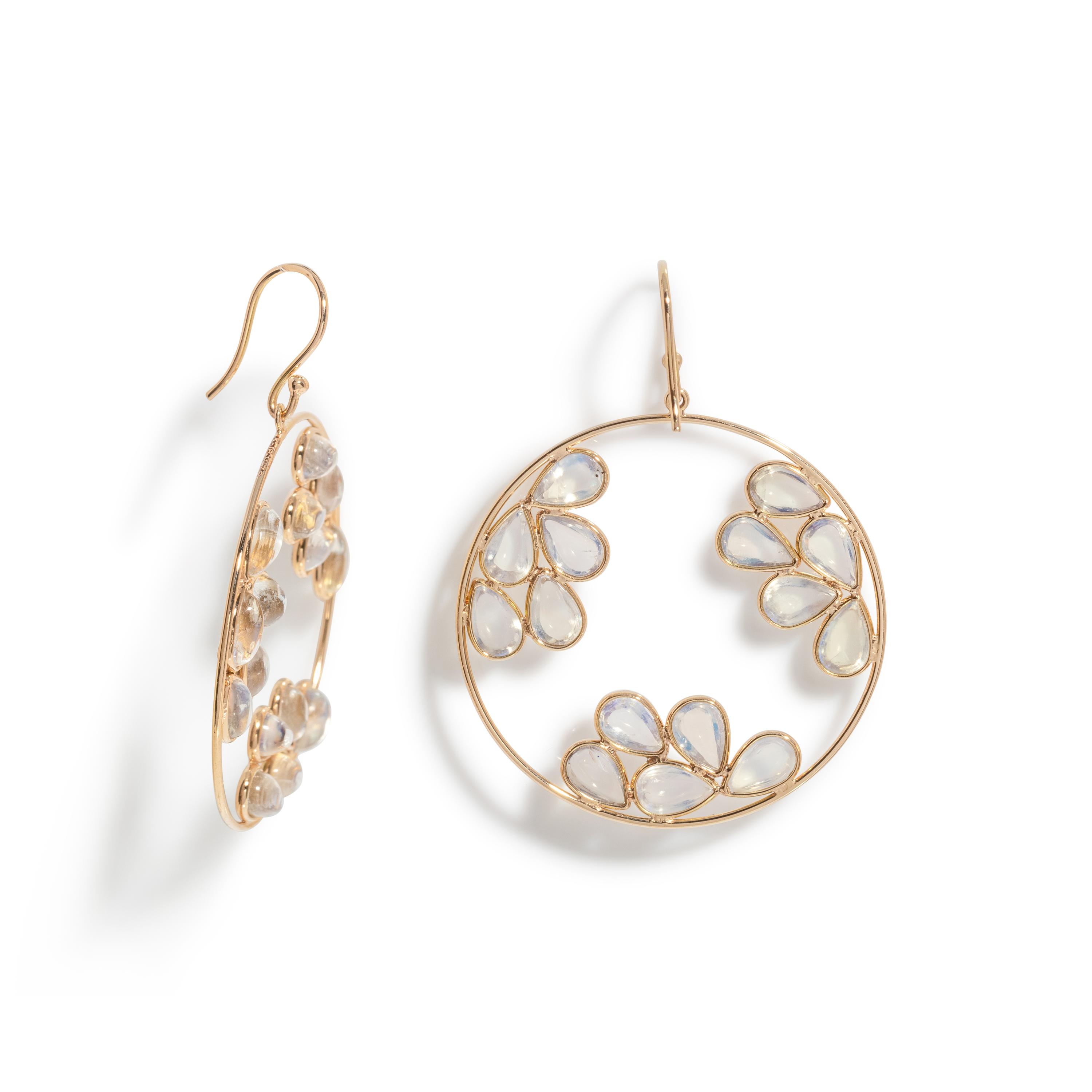 YELLOW GOLD AND MOONSTONE EARRINGS
