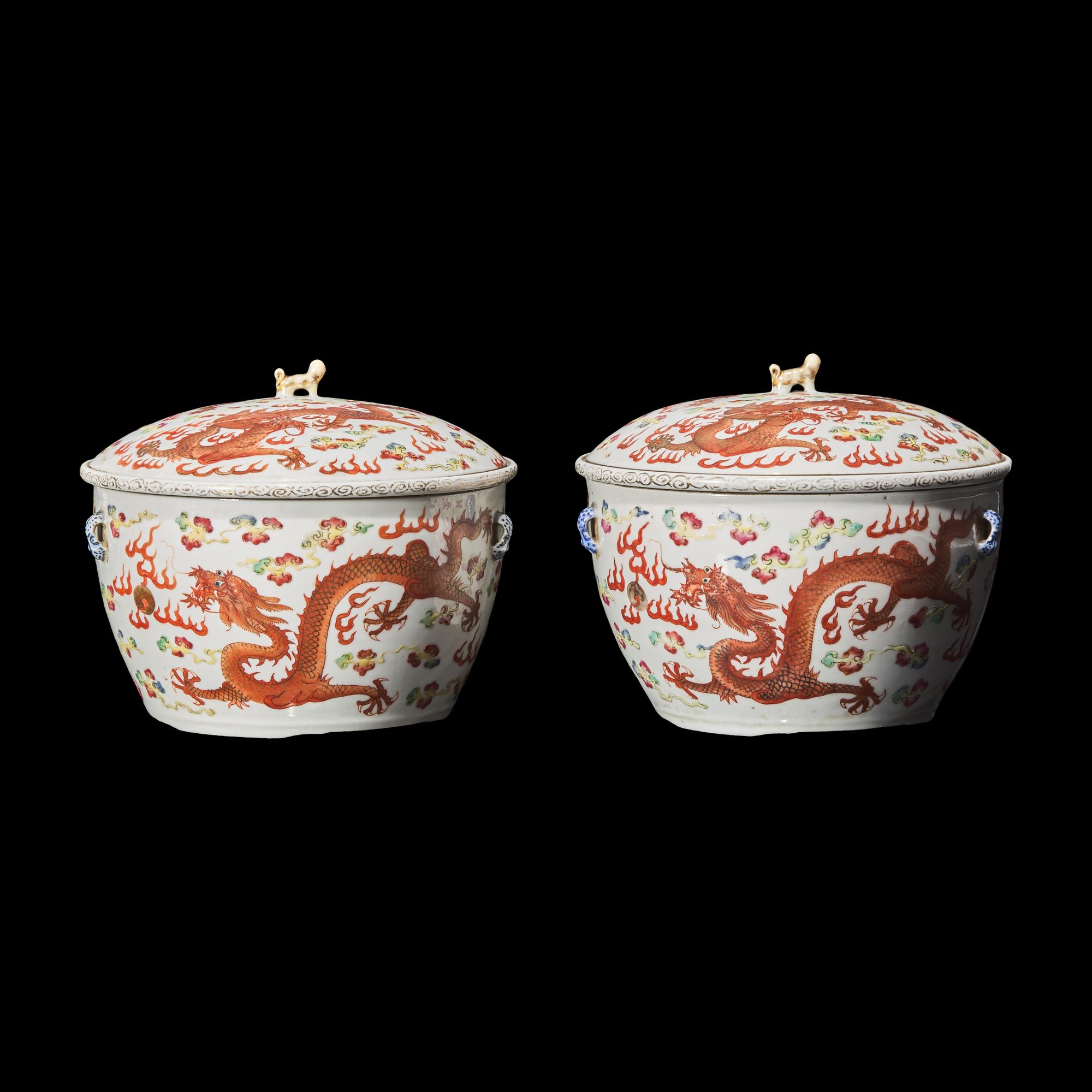 A Pair of Chinese Iron Red and Famille Rose 'Dragon' Warming Bowls and Covers, 19th-20th Century 晚清-民國 礬紅彩雙龍戲珠粥罐一對