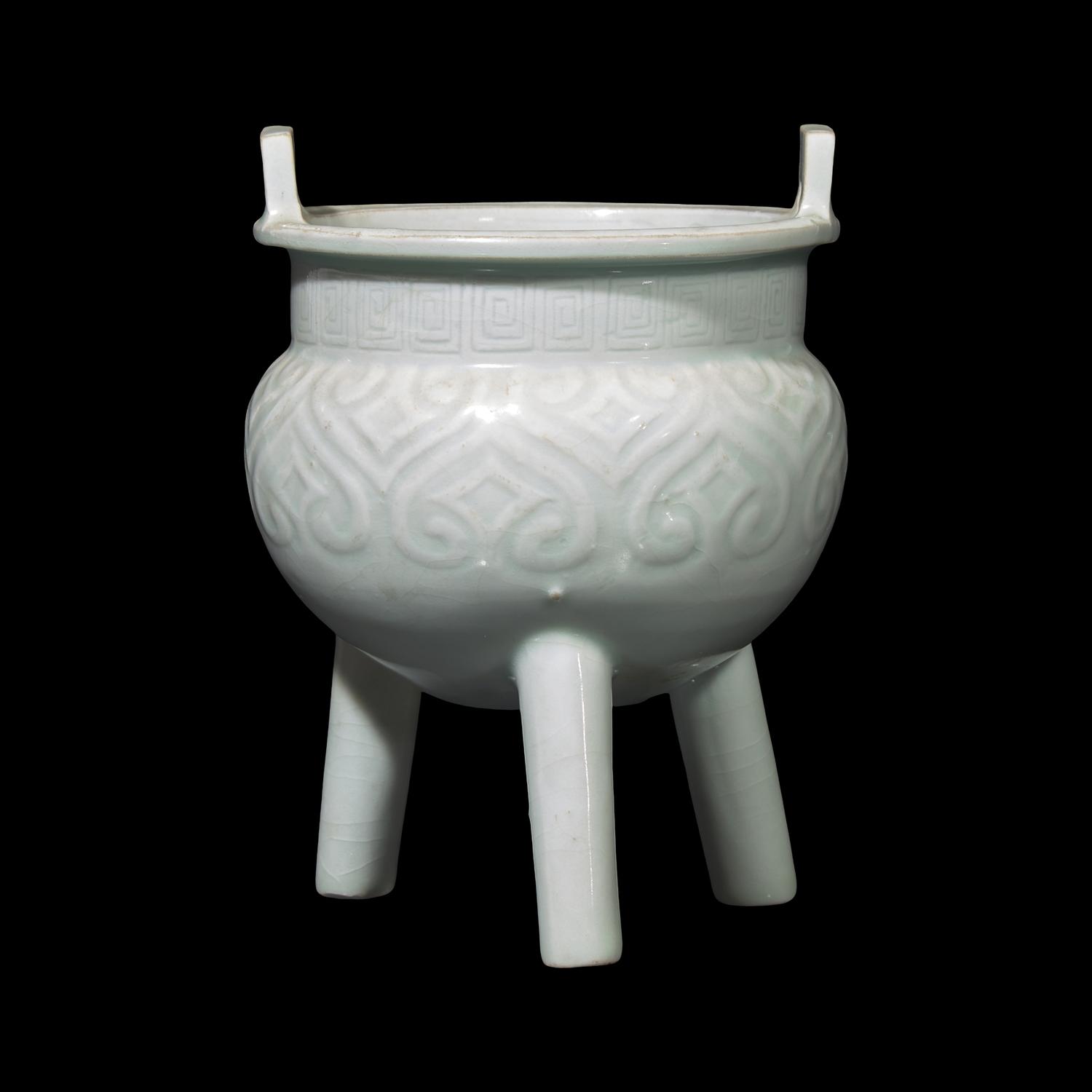 A Chinese Qingbai Style Molded Tripod Censor, Yuan Dynasty or Later 元或更晚 白釉如意紋瓷鼎