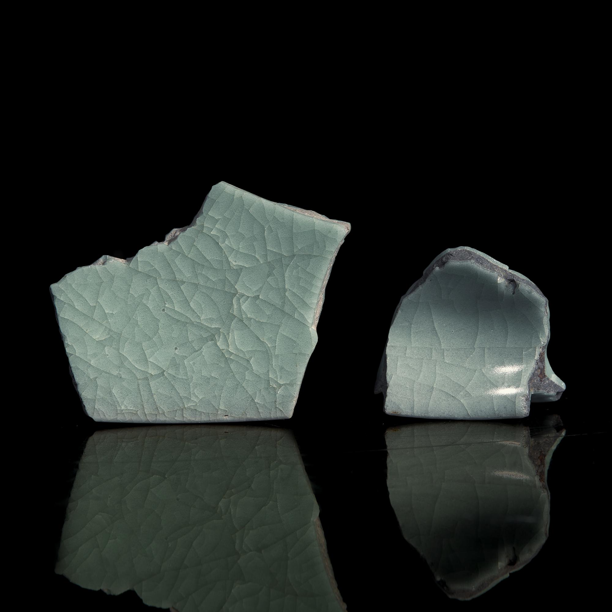 Two Rare Guanyao Celadon Fragments, Southern Song Dynasty 南宋 官窯粉青釉瓷片兩件