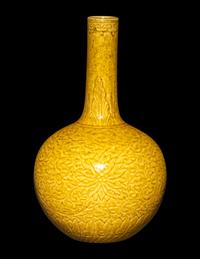 Two Chinese Monochrome Glazed Porcelain Wares, 19th-20th Century 晚清/民國 豇豆紅水呈及黃釉暗刻卷草紋賞瓶