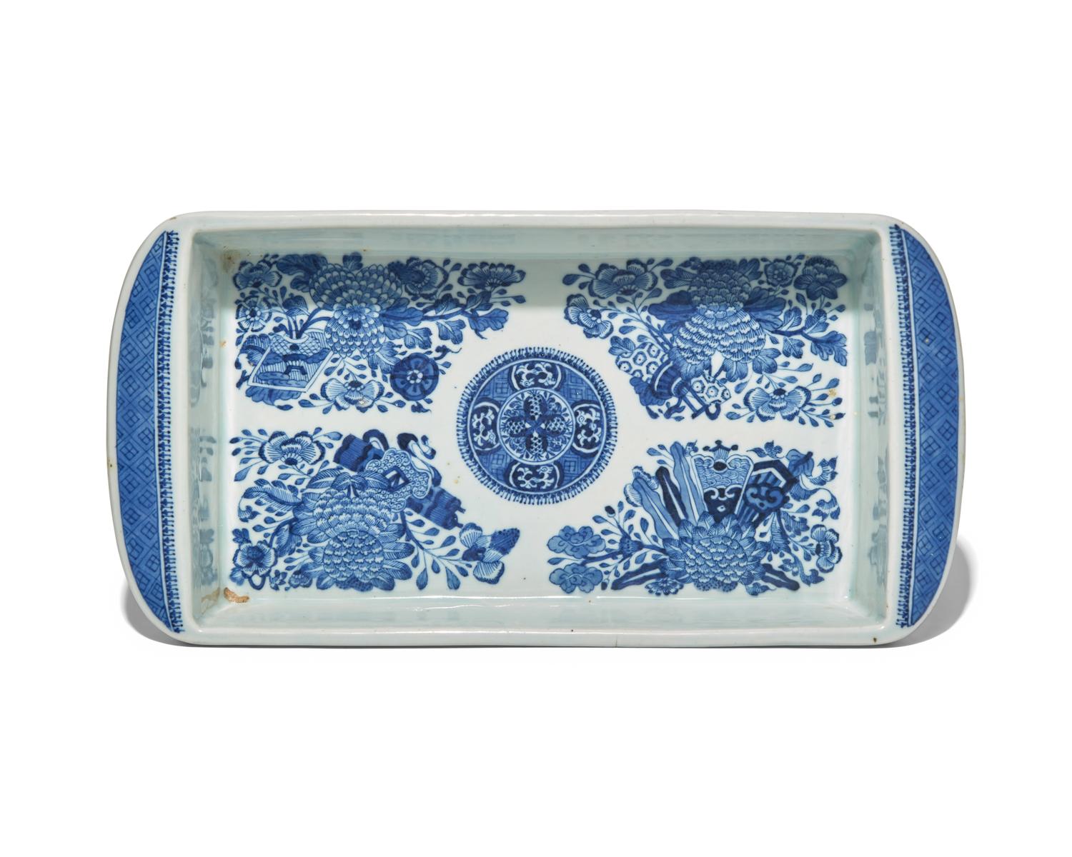 A Rare Chinese Export Porcelain Blue Fitzhugh Bulb Tray