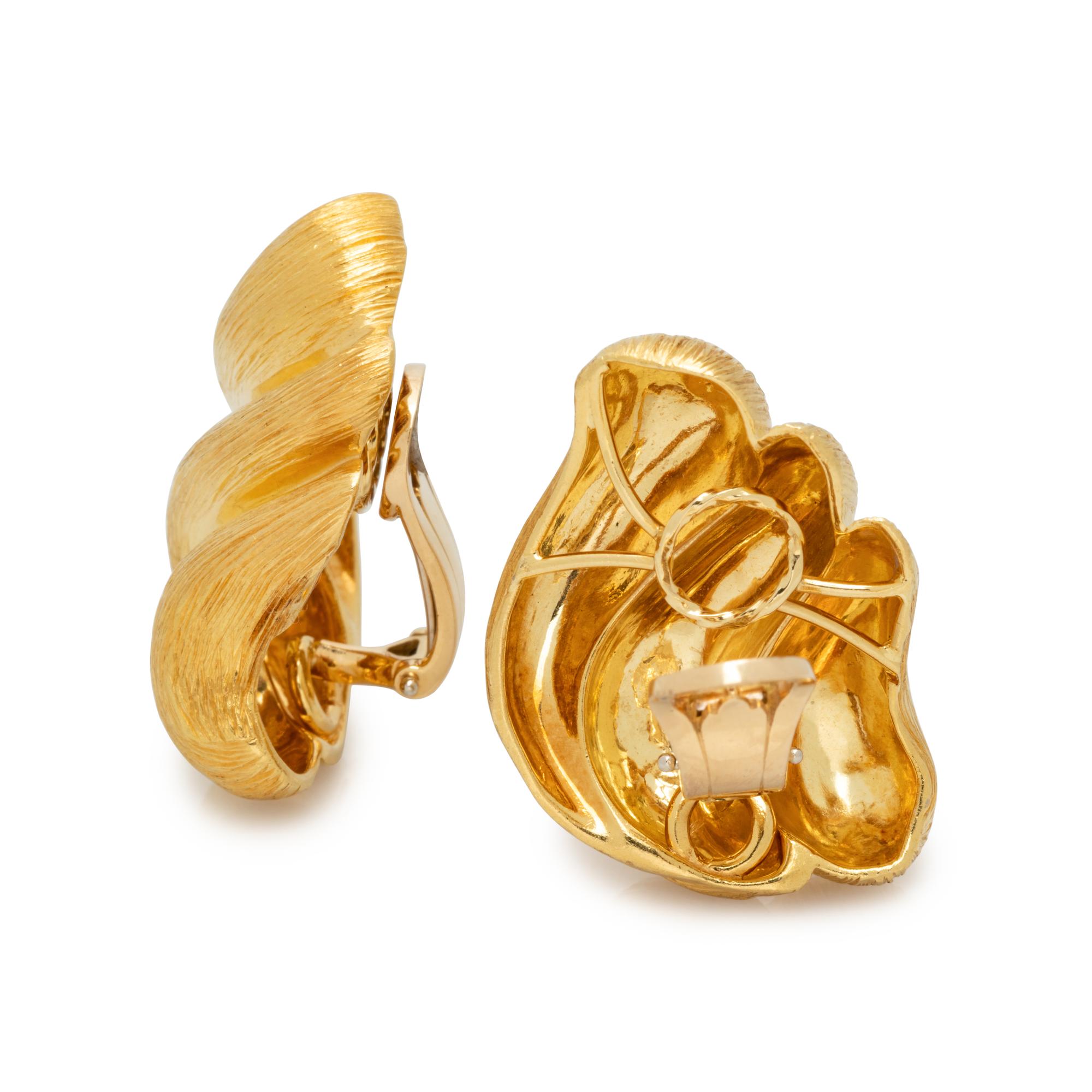 HENRY DUNAY, YELLOW GOLD EARCLIPS