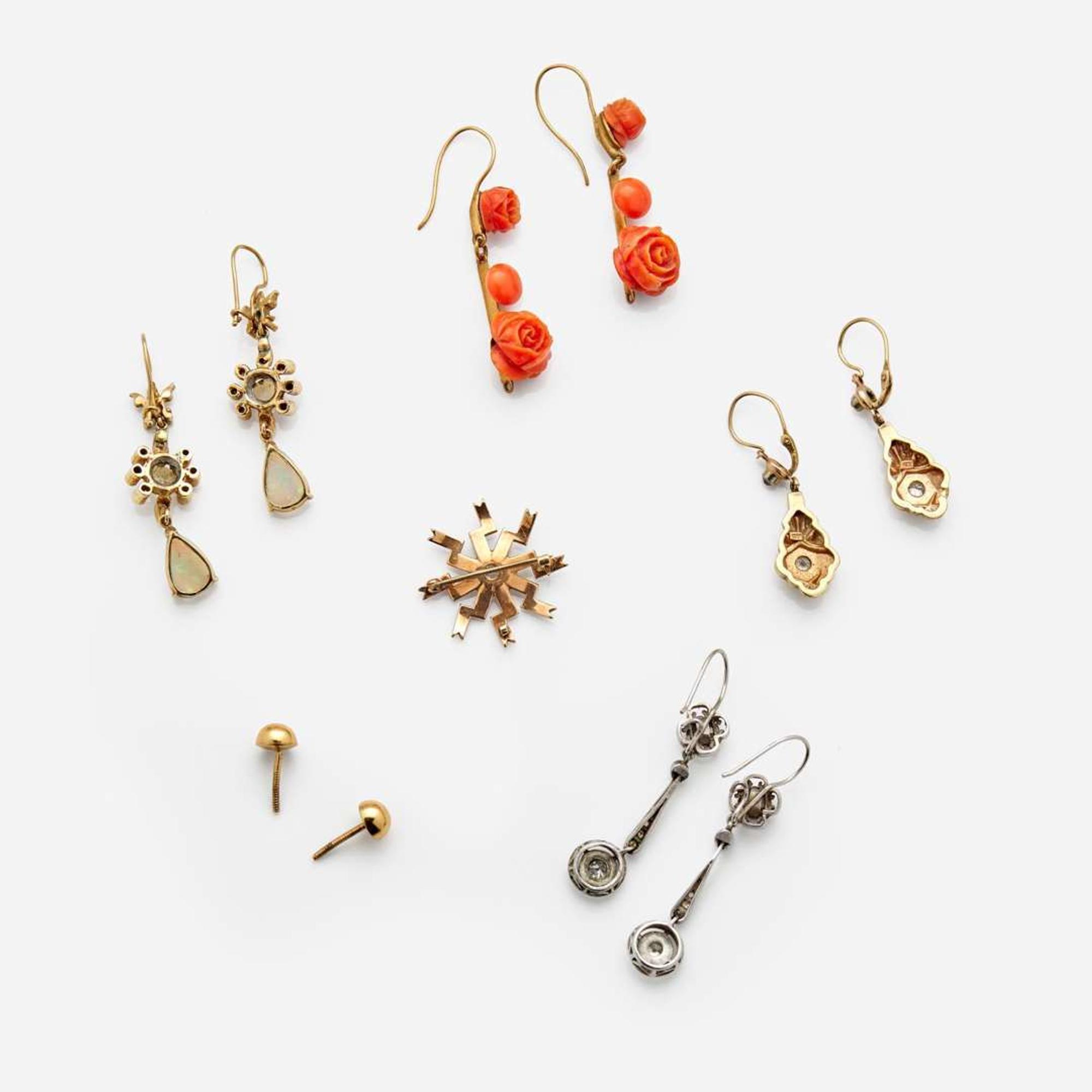A Miscellaneous Collection of Jewelry