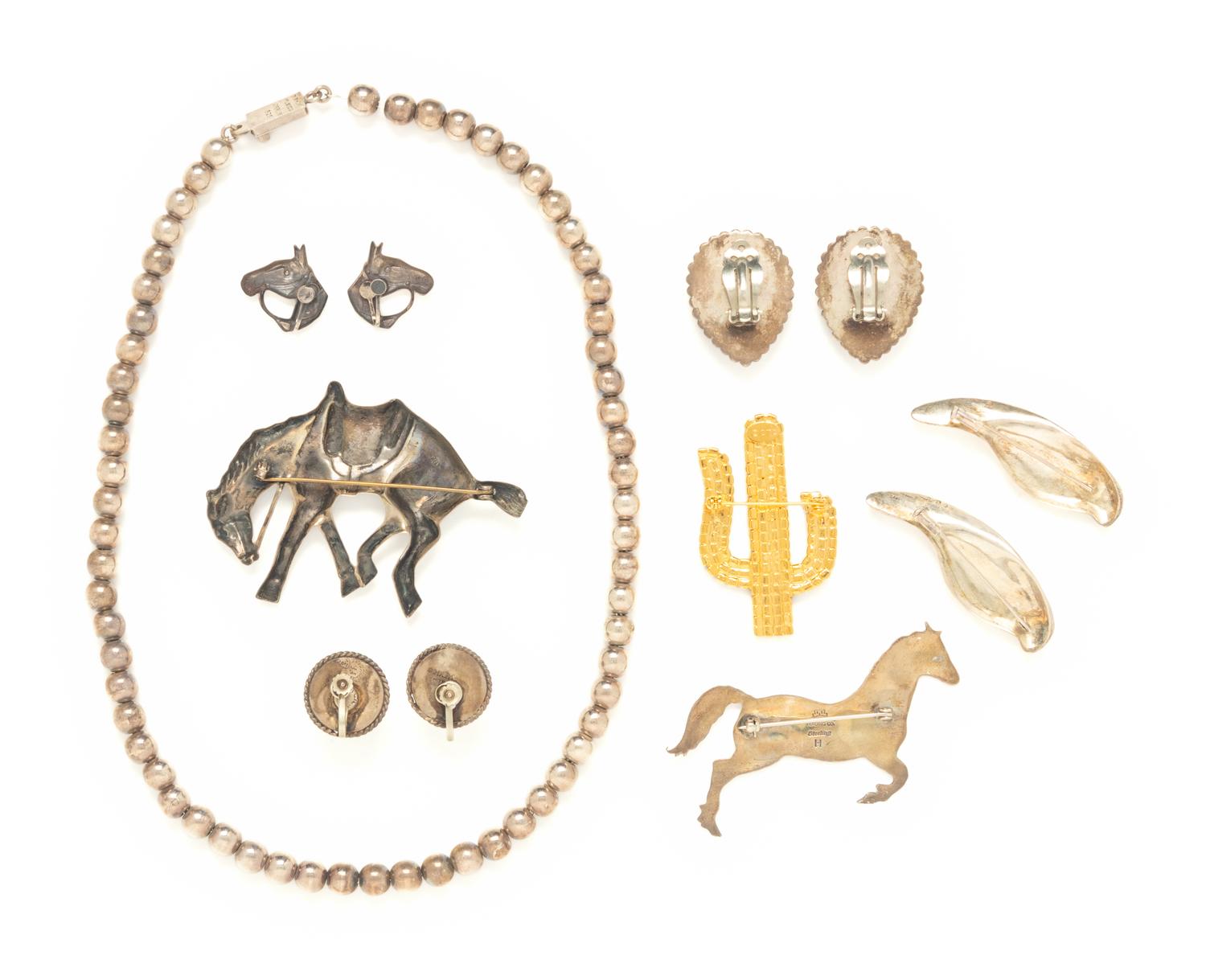 EIGHT PIECES OF SILVER AND WESTERN THEMED JEWELRY