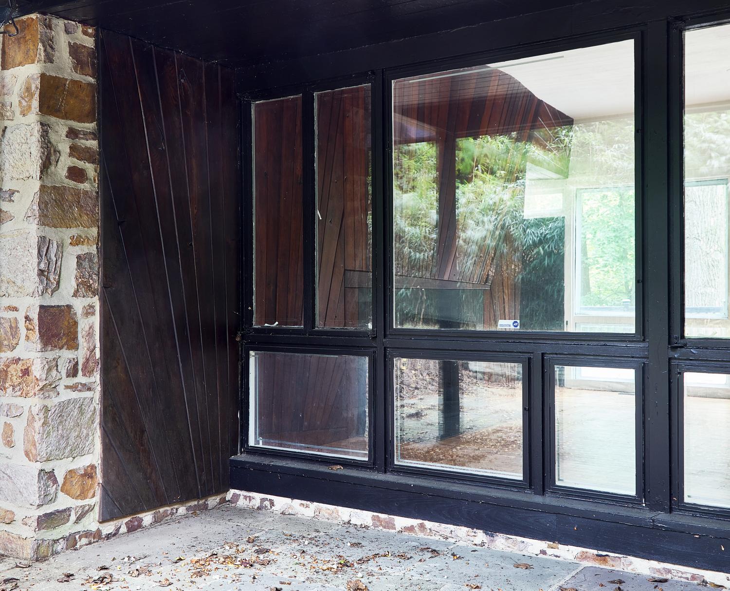 Undulating fireplace wall, 1954