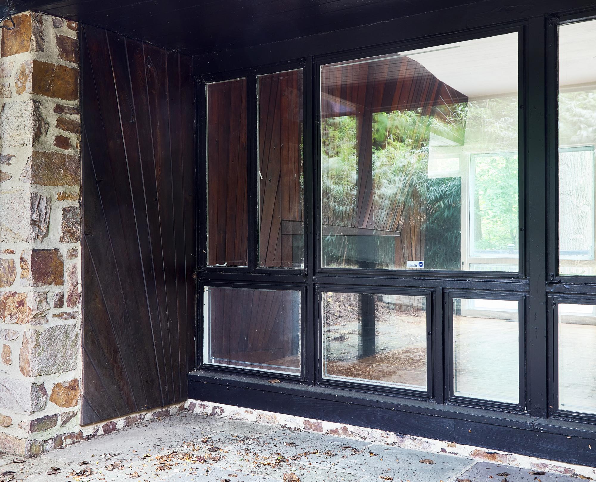 Undulating fireplace wall, 1954