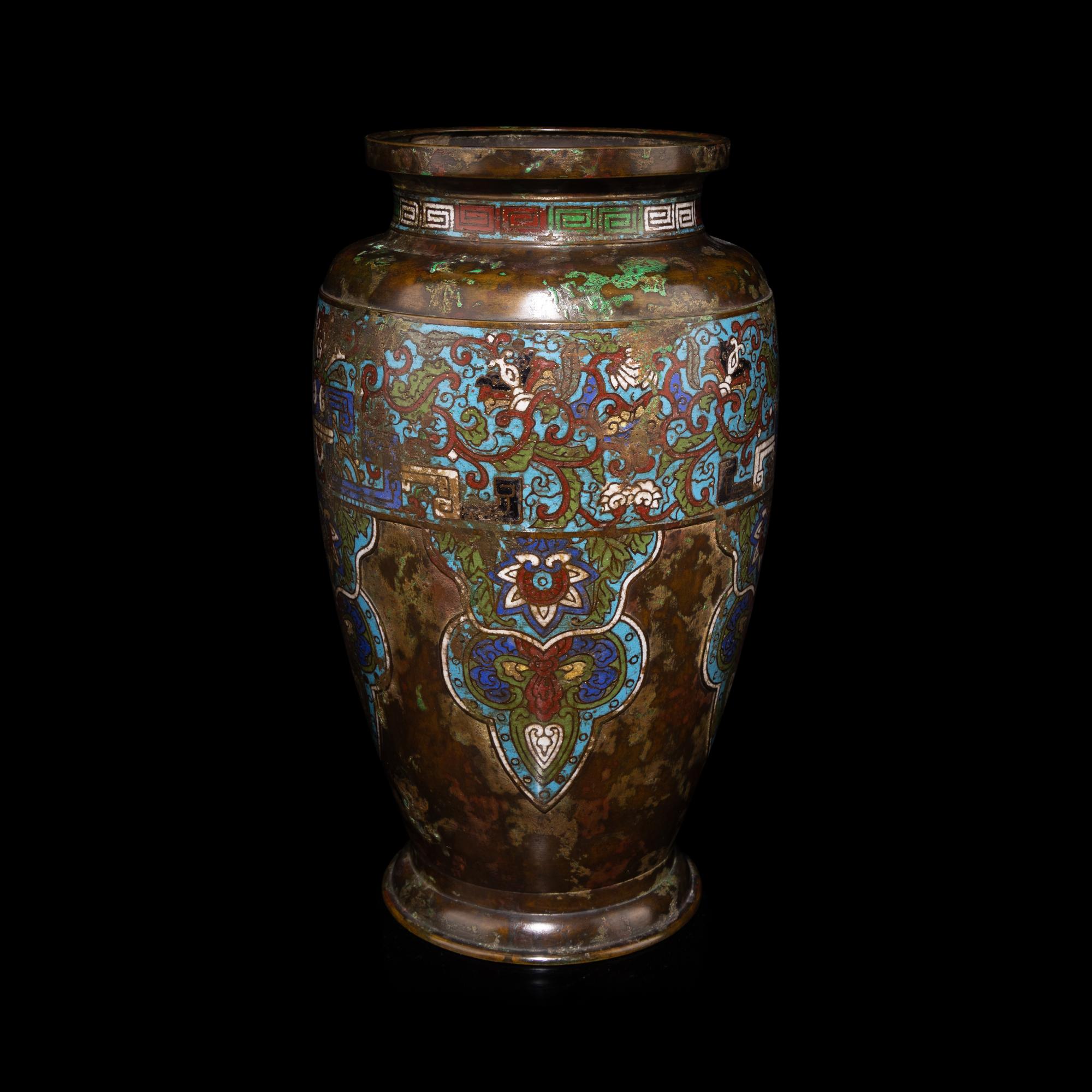 A Japanese Archaic Style Cloisonné Enamel and Bronze Vase, 19th Century — 十九世紀 日本銅胎掐絲琺琅仿古大瓶
