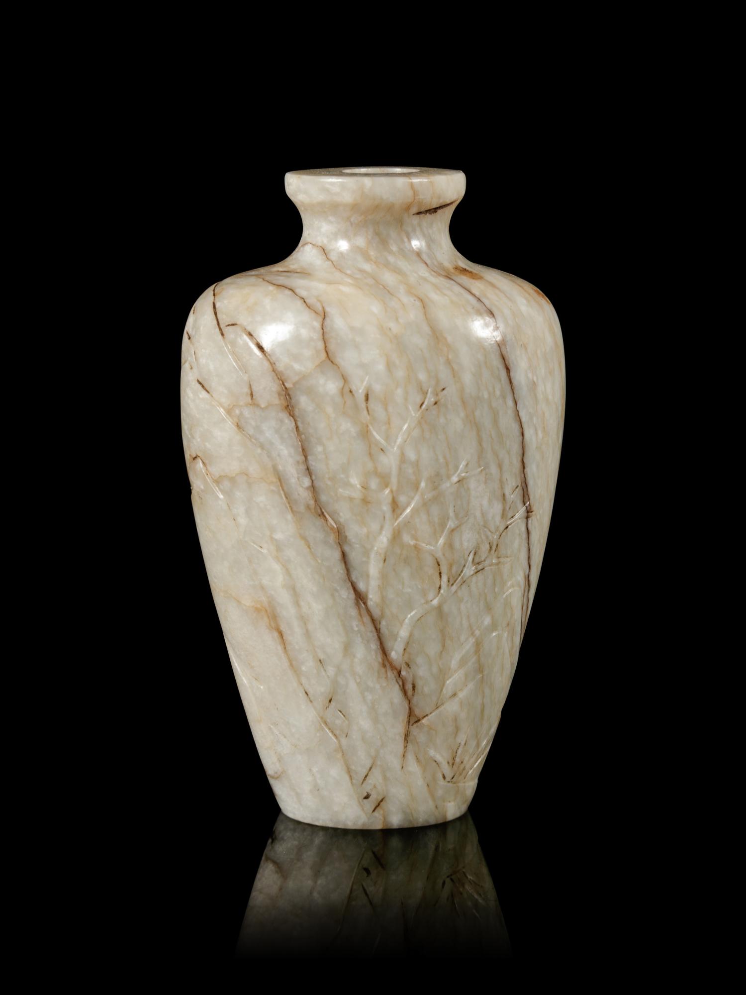 A Chicken Bone Miniature Bottle-Form Snuff Bottle
